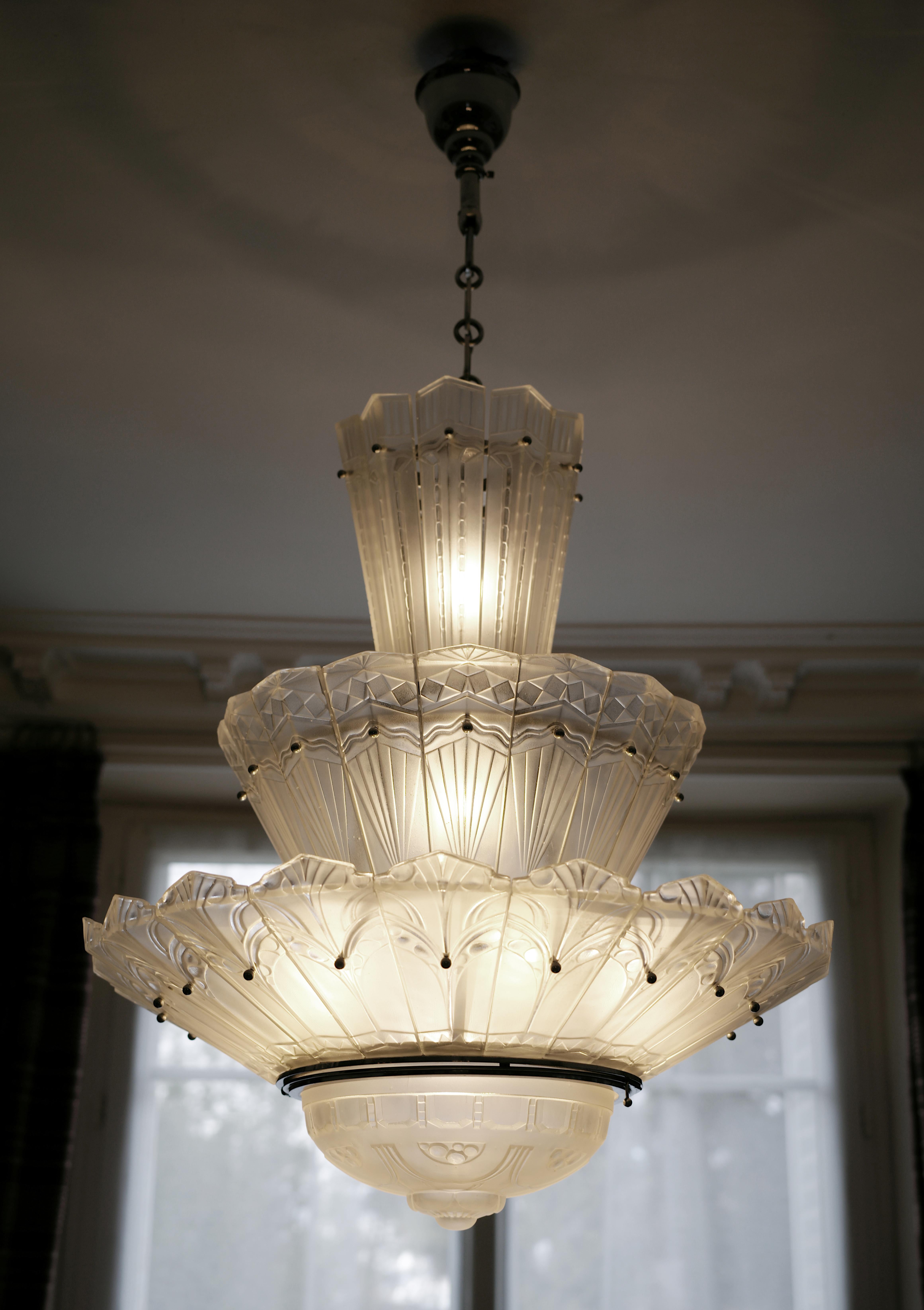 Marius SABINO Large French Art Deco chandelier with 3 rows of palmettes, 1930s For Sale 9
