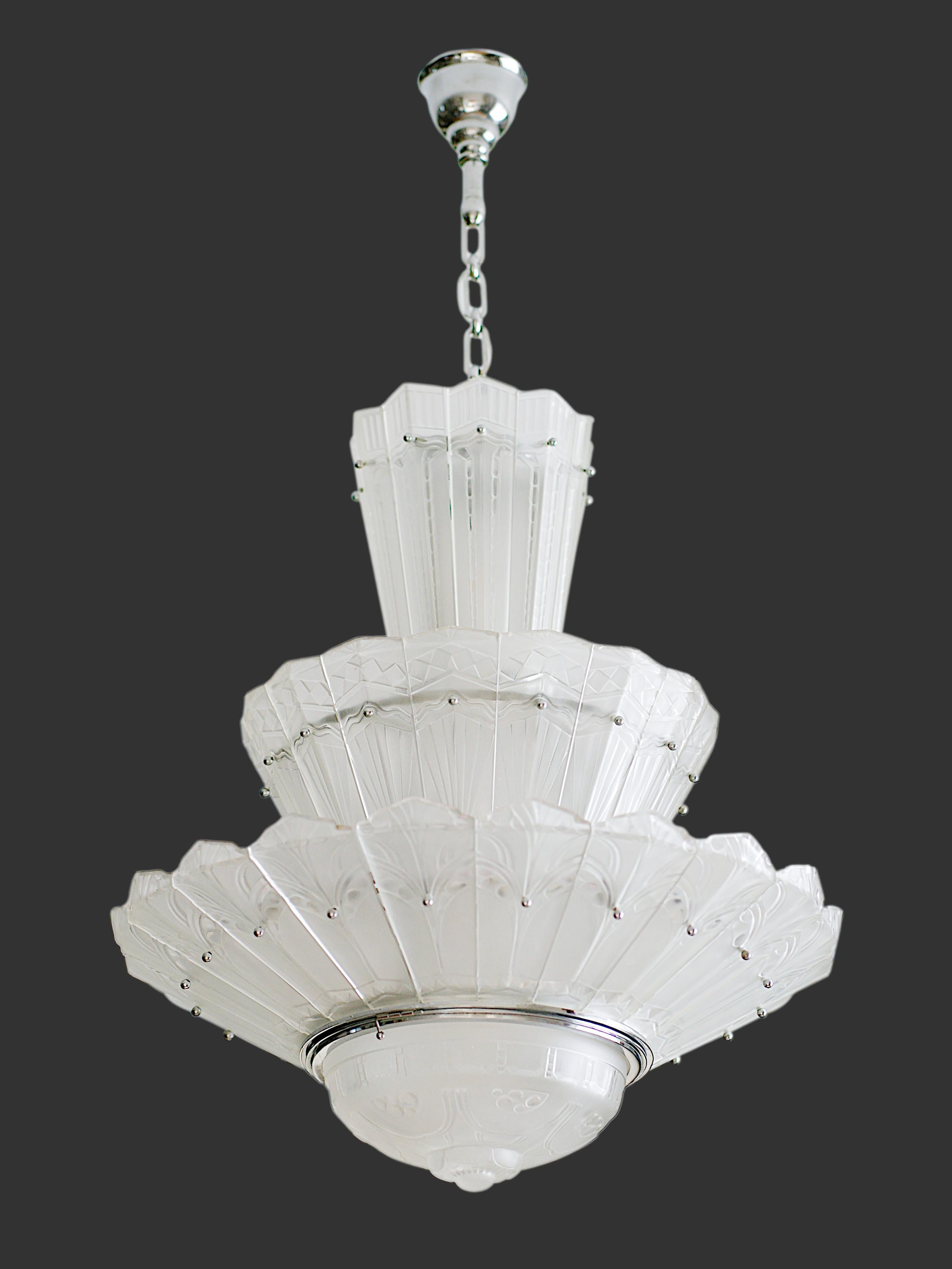 Marius SABINO Large French Art Deco chandelier with 3 rows of palmettes, 1930s For Sale 1