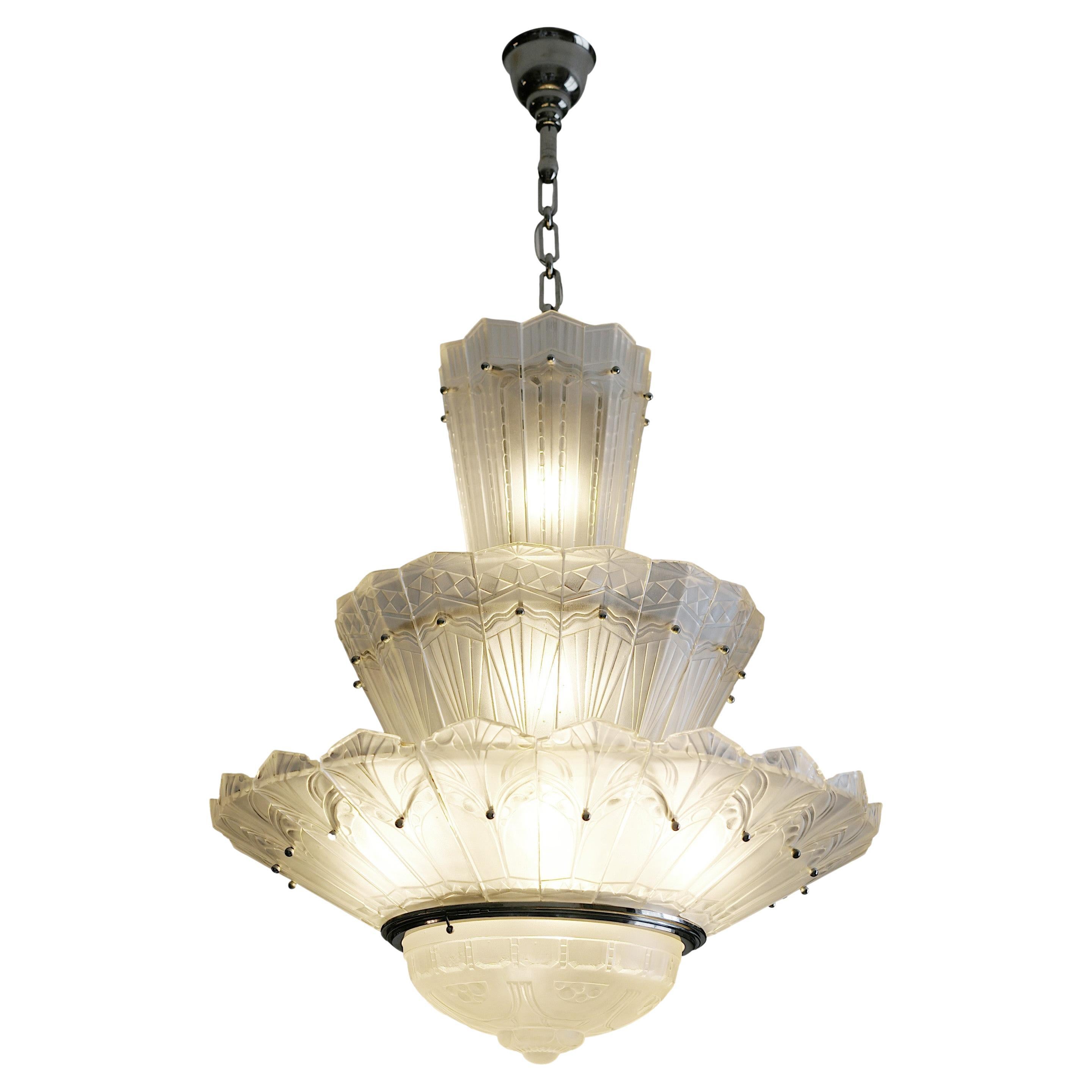 Marius SABINO Large French Art Deco chandelier with 3 rows of palmettes, 1930s For Sale