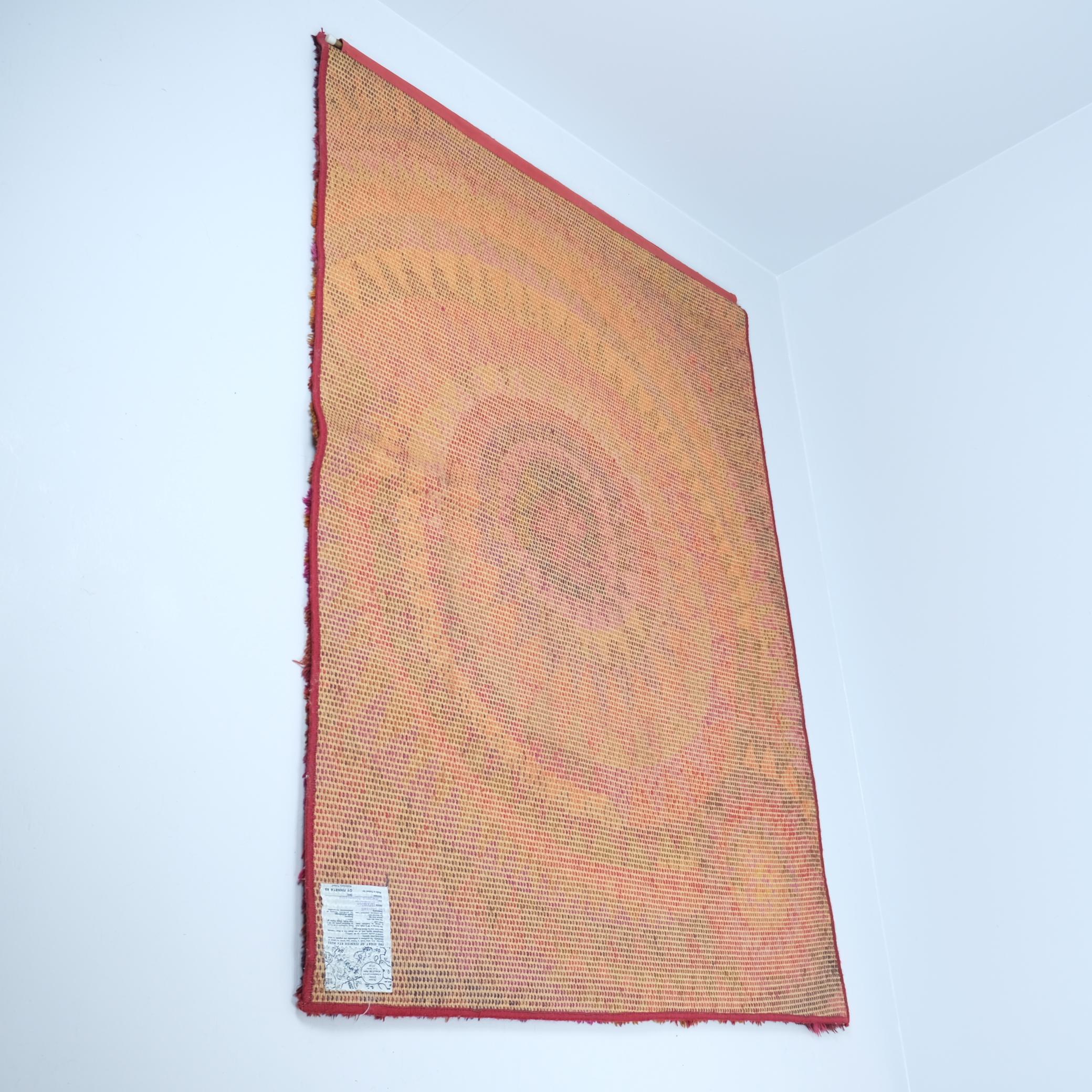 Marjatta Metsovaara Alfombra/alfombra de pared de conchas marinas rojo vibrante, años 60 en venta 1