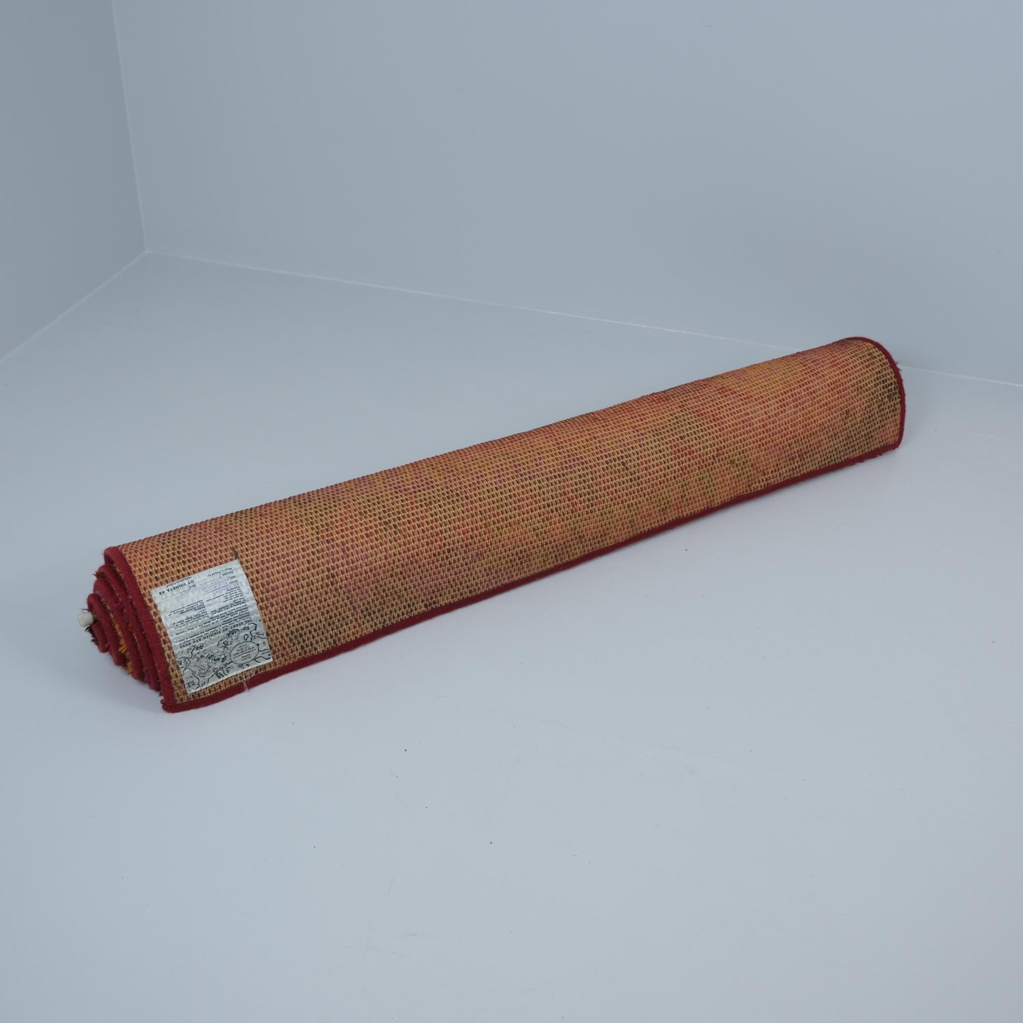 Marjatta Metsovaara Alfombra/alfombra de pared de conchas marinas rojo vibrante, años 60 en venta 3