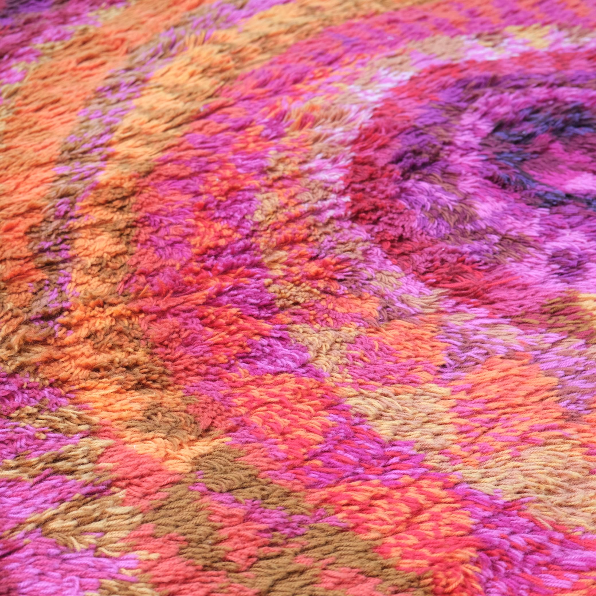 Marjatta Metsovaara Alfombra/alfombra de pared de conchas marinas rojo vibrante, años 60 Finlandés en venta