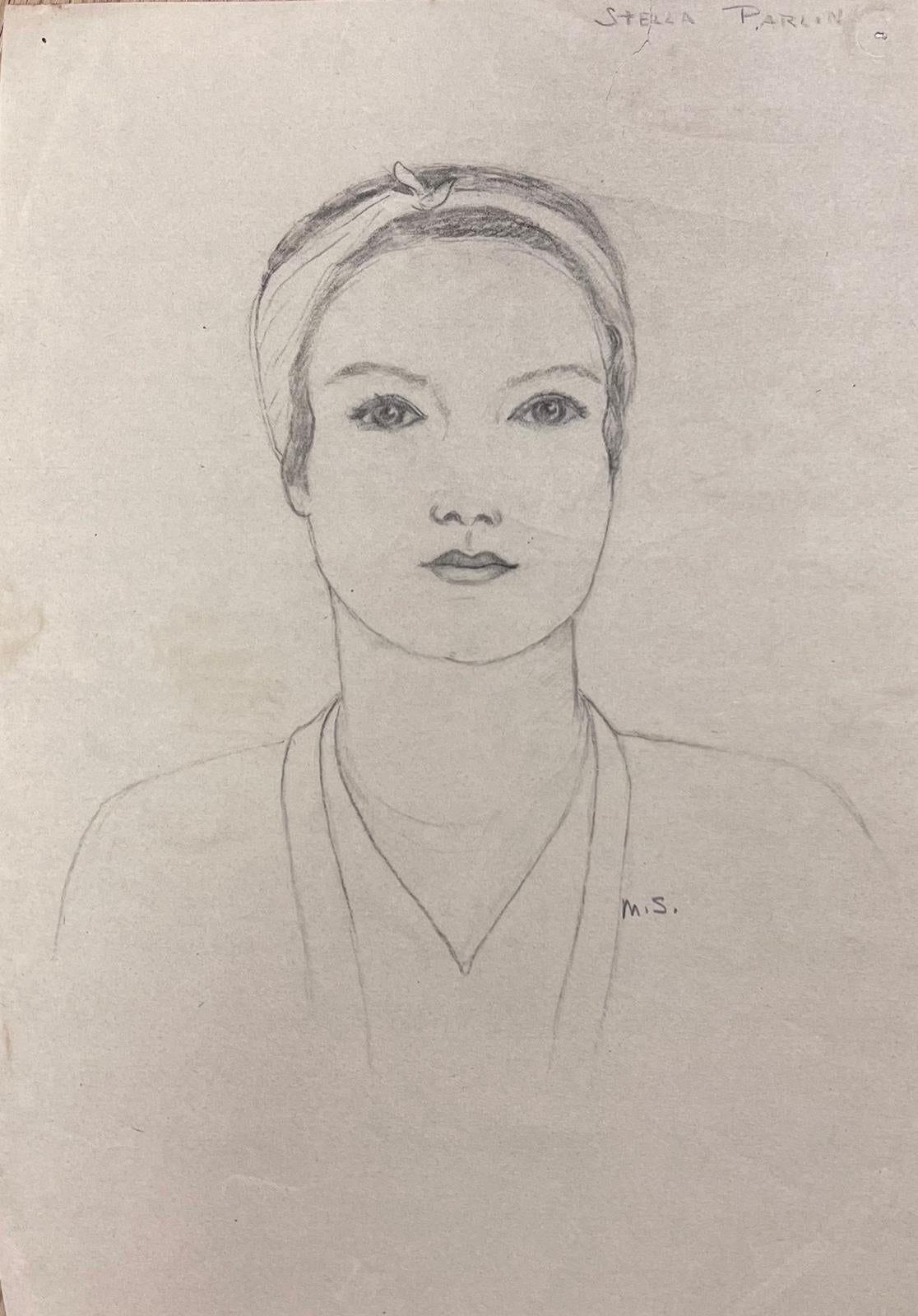 Élégant portrait de jeune femme de l'école de Paris, milieu du 20e siècle - Painting de Marjorie Schiele (1913-2008)