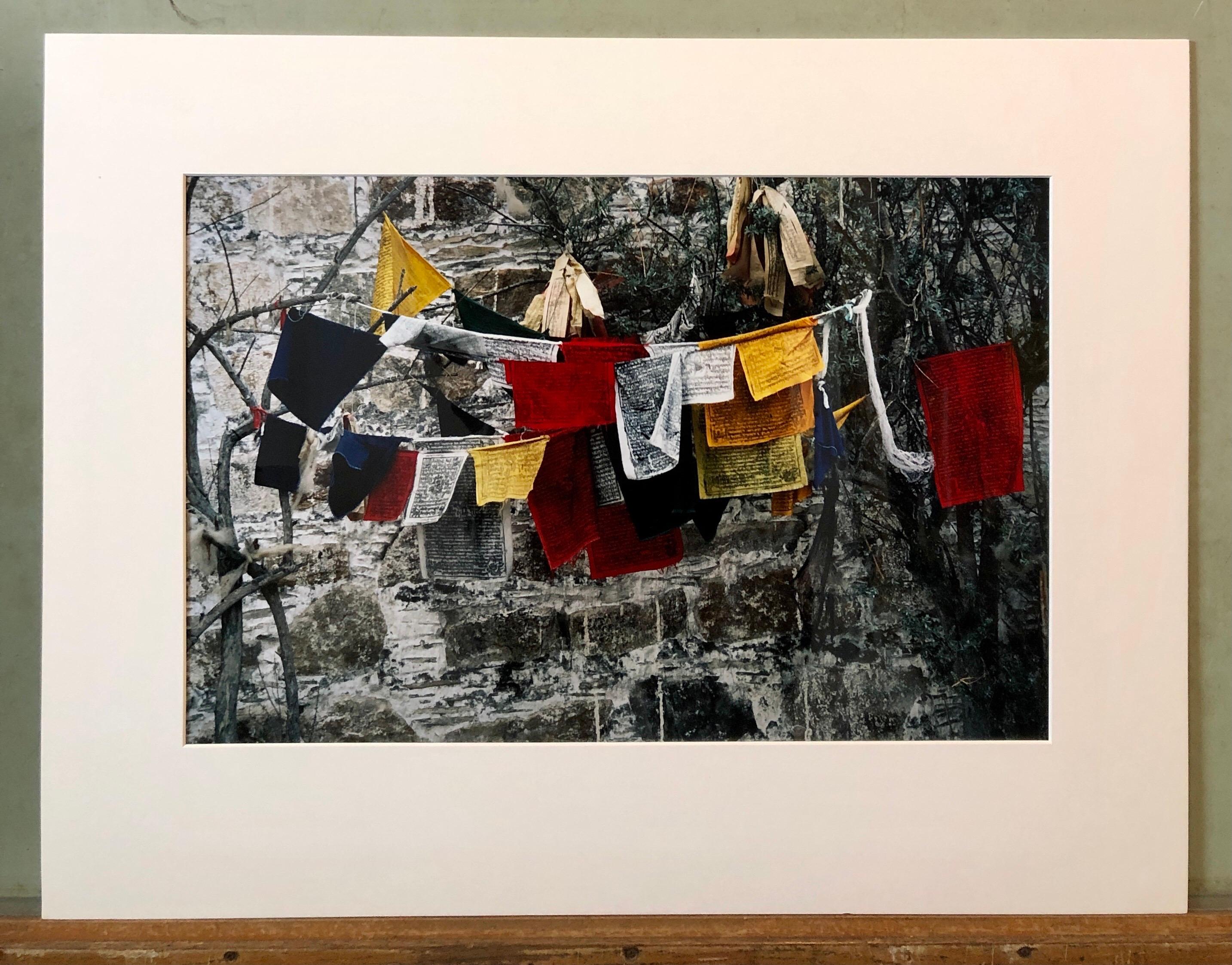 Fotografia d'epoca Cibachrome Bandiere di preghiera tibetane Stampa fotografica colorata e vibrante in vendita 6