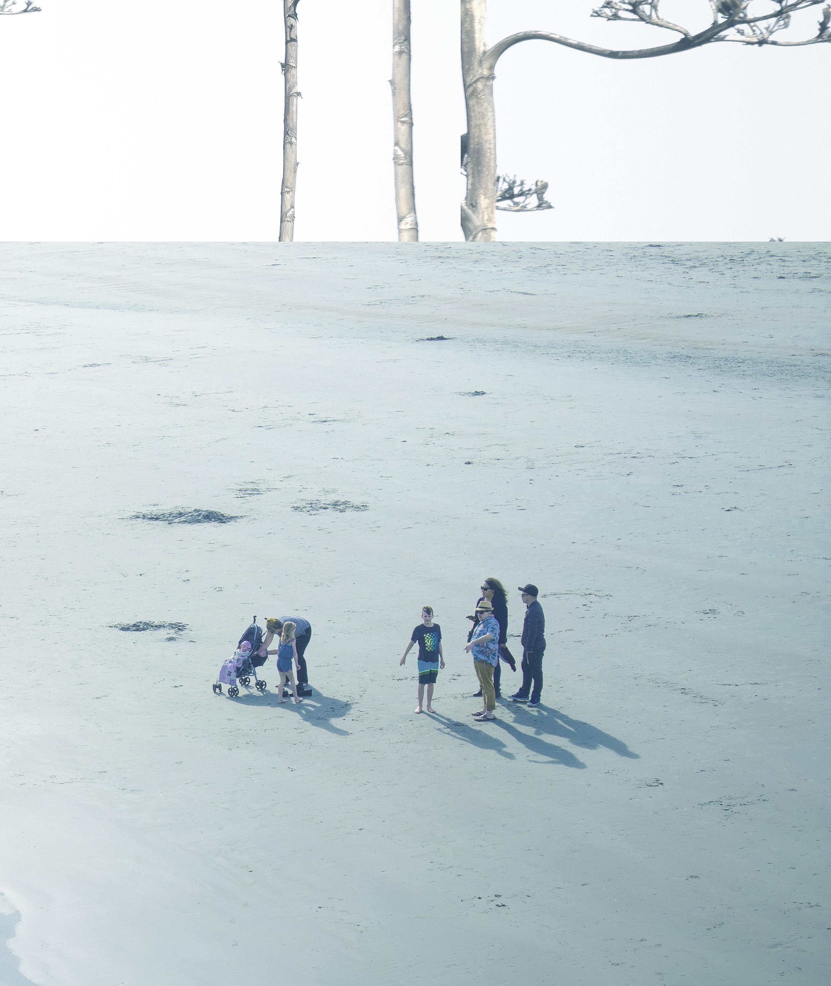 Sanctuary - Strand, Bäume, Menschen, abstrakt, manipuliert, Fotografie auf Dibond – Photograph von Mark Bartkiw