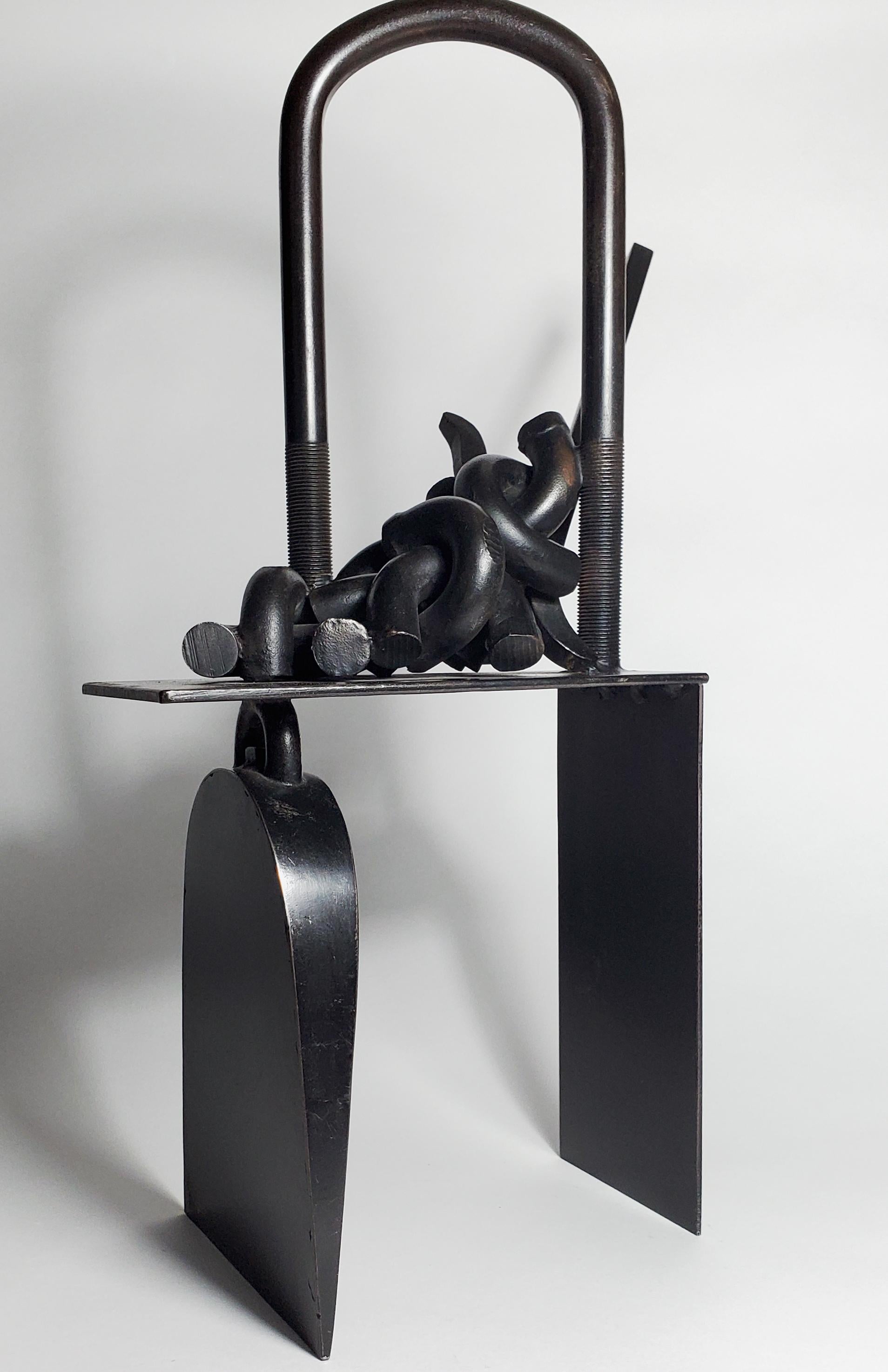 Skulptur aus gefundenem und hergestelltem Stahl mit dem Titel „Blockade“ (Assemblage), Mixed Media Art, von Mark Beltchenko Studio