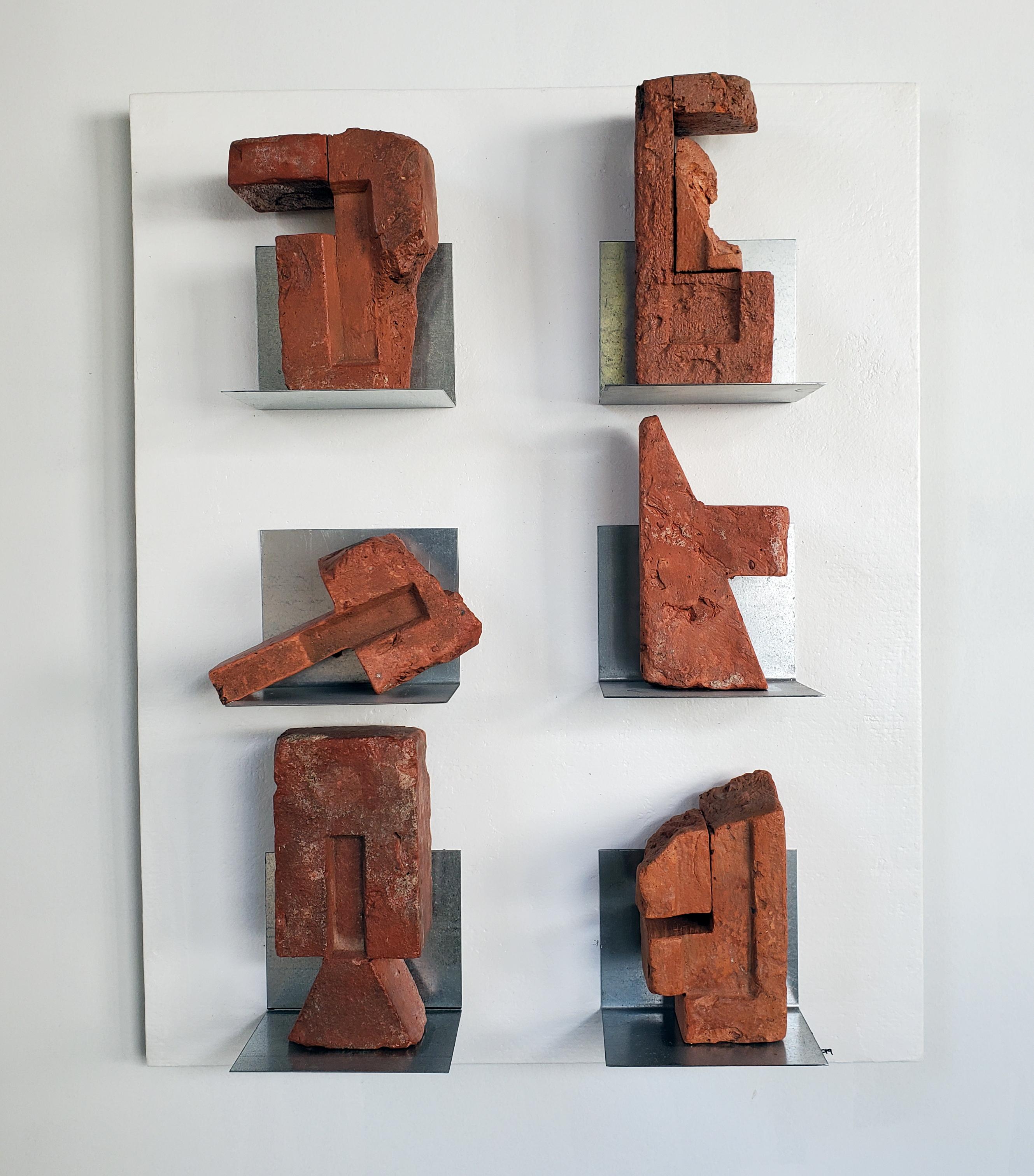 Mark Beltchenko Studio Abstract Sculpture – Eine fesselnde Wandreliefskulptur schafft ein künstlerisches Puzzle, "Gallery of Misfits"