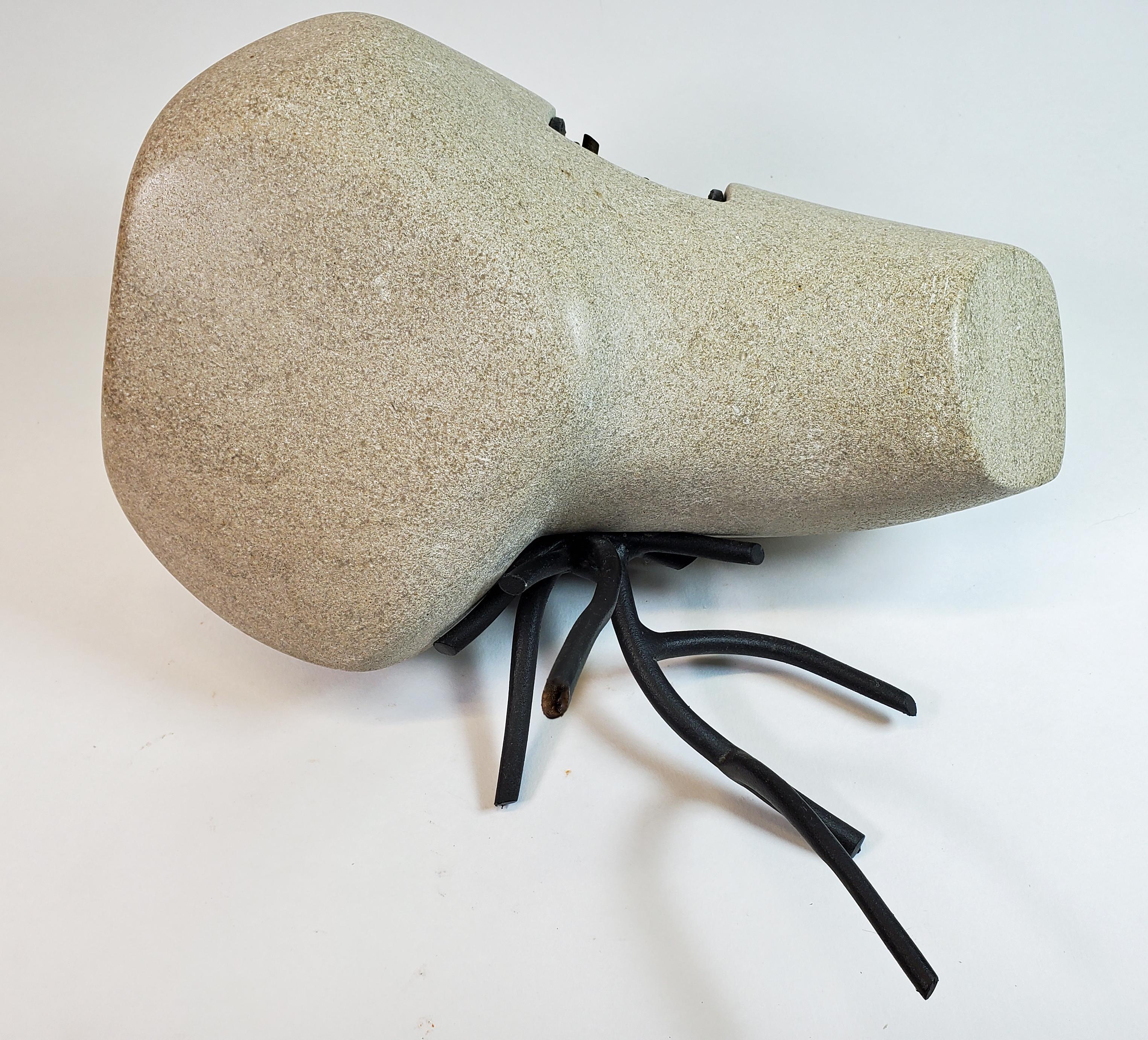 Skulptur aus gemeißeltem Stein aus meiner „Insider Series“ mit dem Titel „Disengaged # One“ im Angebot 3
