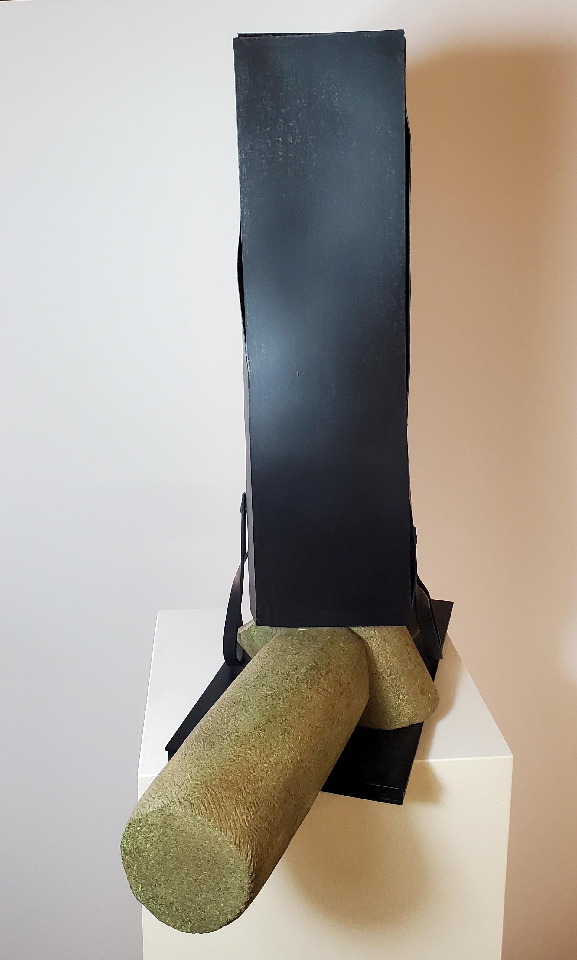 Geheimhaltung (Grau), Still-Life Sculpture, von Mark Beltchenko Studio