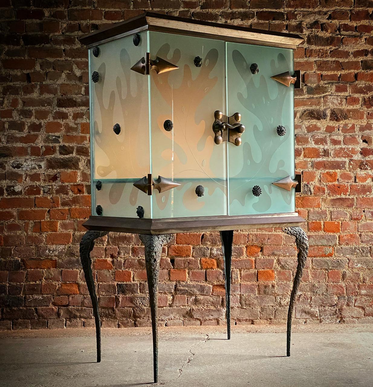 Mark Brazier Jones Zargazo cabinet Circa 1998

'Shaken, not Stirred', sublime rare and uniquely worthy of the great man himself, outrageous audacious ridonculous ‘Furniture Art’ by way of the master craftsman that is Mr Mark Brazier-Jones the