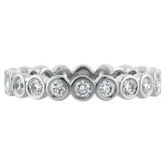 Mark Broumand, anneau d'éternité en platine avec diamants taille brillant rond de 1,00 carat sertis sur le chaton