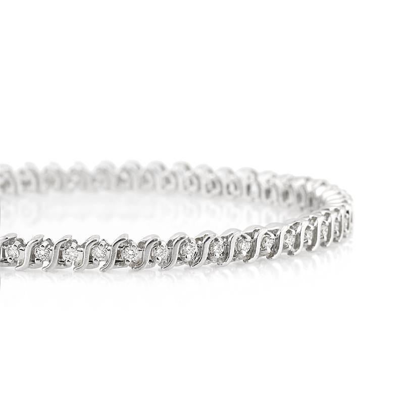 This unique diamond tennis bracelet showcases 1.10ct of round brilliant cut diamonds graded at G-H, VS1-VS2. The sleek design of the wave pattern with alternating diamonds allows the bracelet to sit gracefully on the wrist. The diamonds are matched