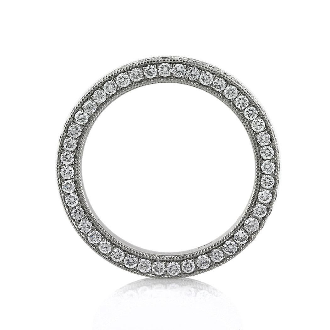 round cut diamond with pave band