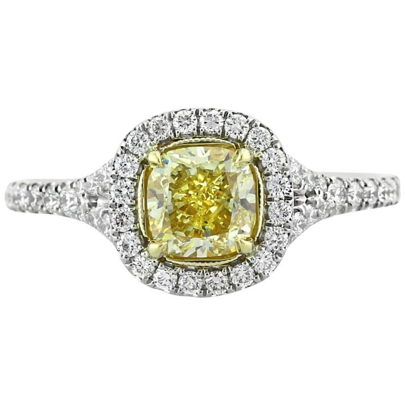 Mark Broumand, anello di fidanzamento con diamante giallo taglio cuscino da 1,57 carati