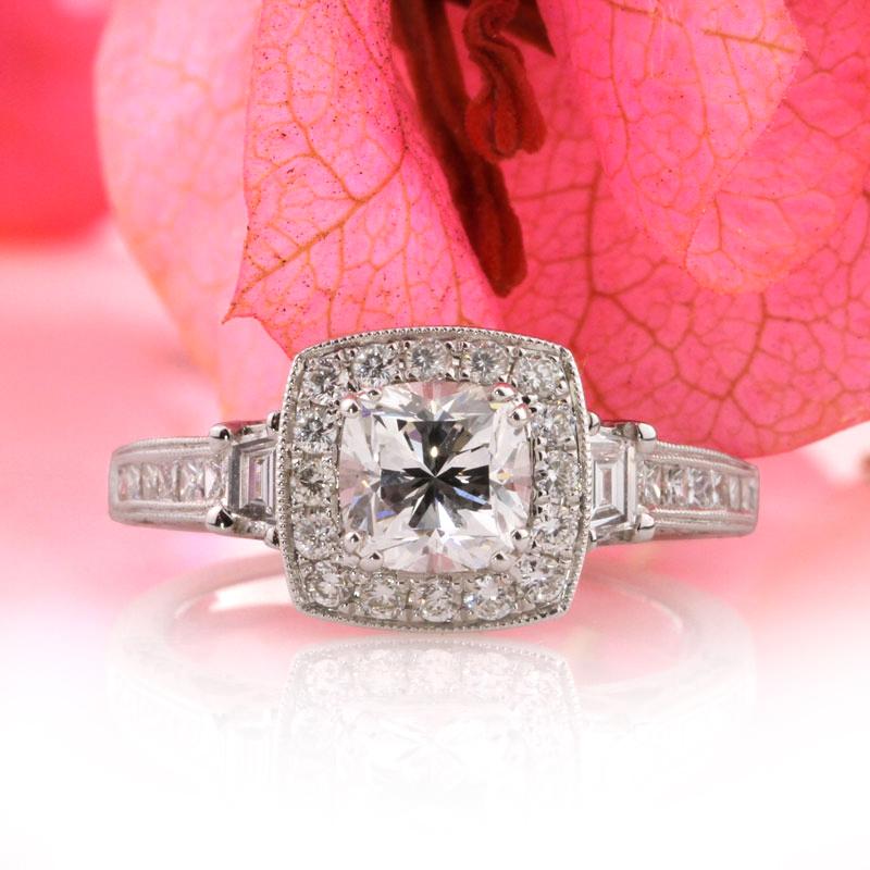 Anello di fidanzamento con diamante brillante a cuscino da 2,10 carati di Mark Broumand in vendita 1