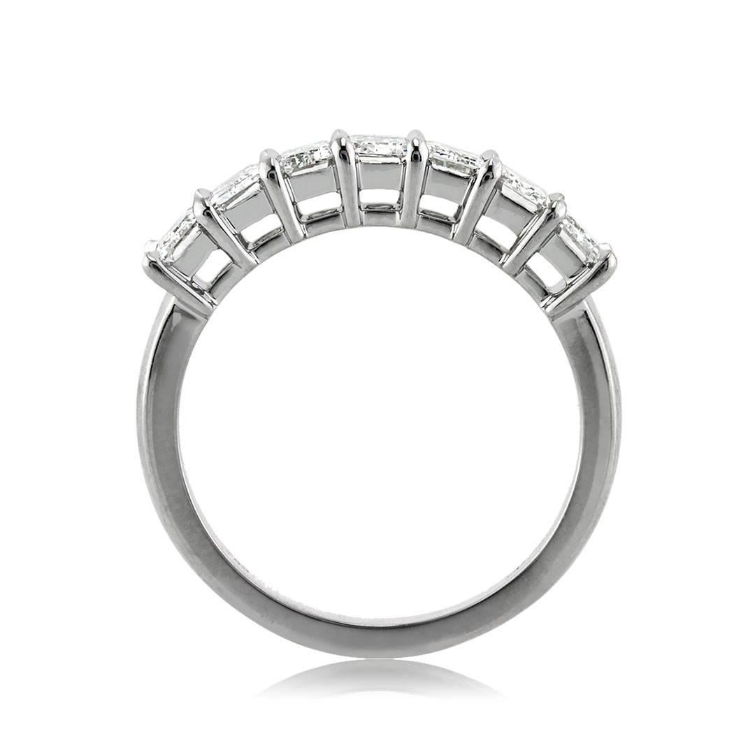 Moderne Mark Broumand, alliance en or blanc 18 carats avec diamants taille émeraude de 2,20 carats en vente