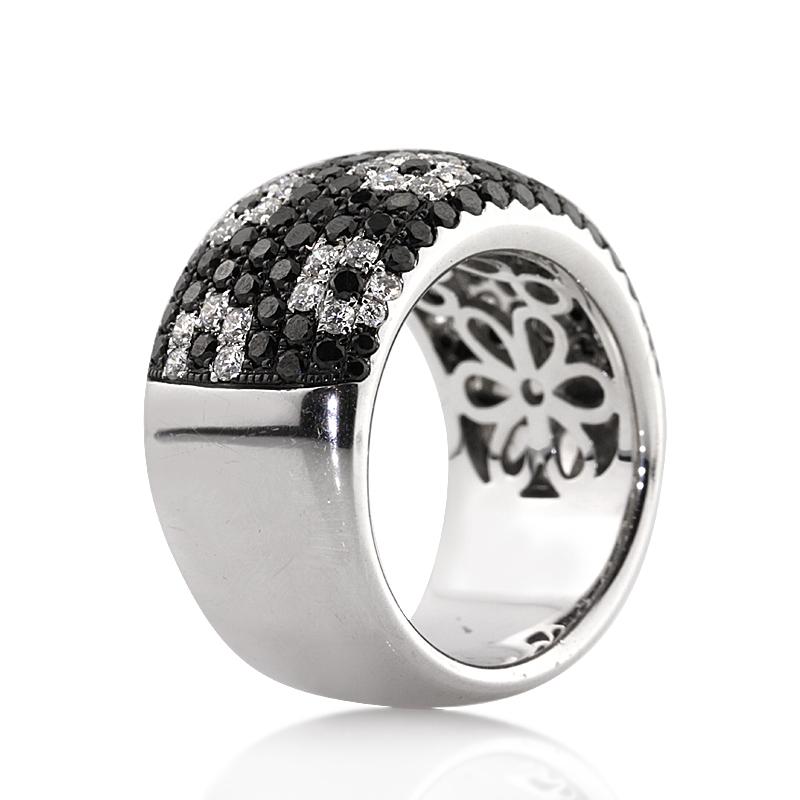 This ravishing diamond ring showcases 2.55ct of white and fancy black round brilliant cut diamonds micro pavé set in 18k white gold. The white diamonds are arranged in an exquisite floral design throughout.
