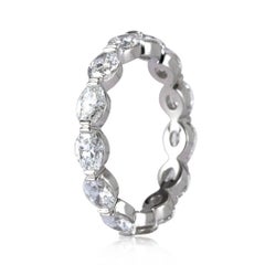 Mark Broumand, bague d'éternité en platine avec diamants taille ovale de 2,60 carats