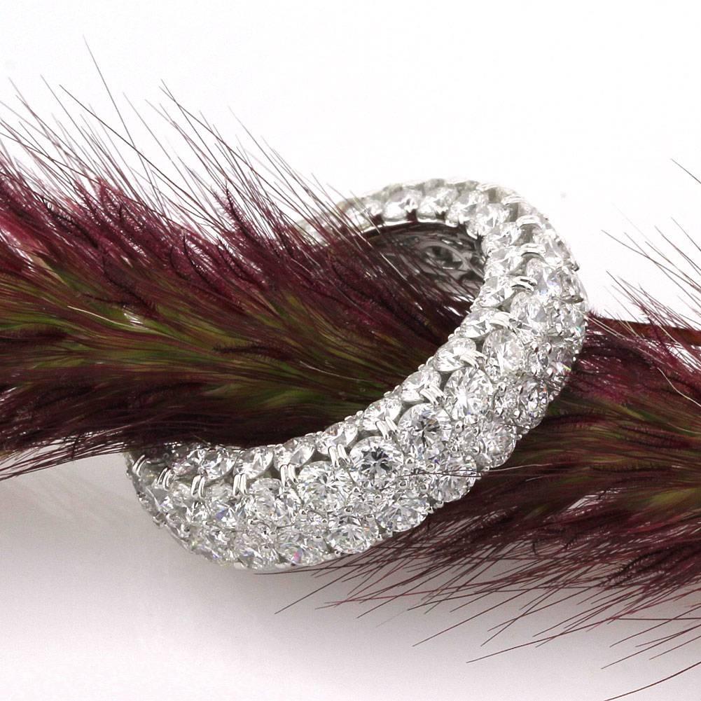 Taille ronde Mark Broumand, bague d'éternité à trois faces en diamants taille brillant rond et rond de 7,00 carats en vente