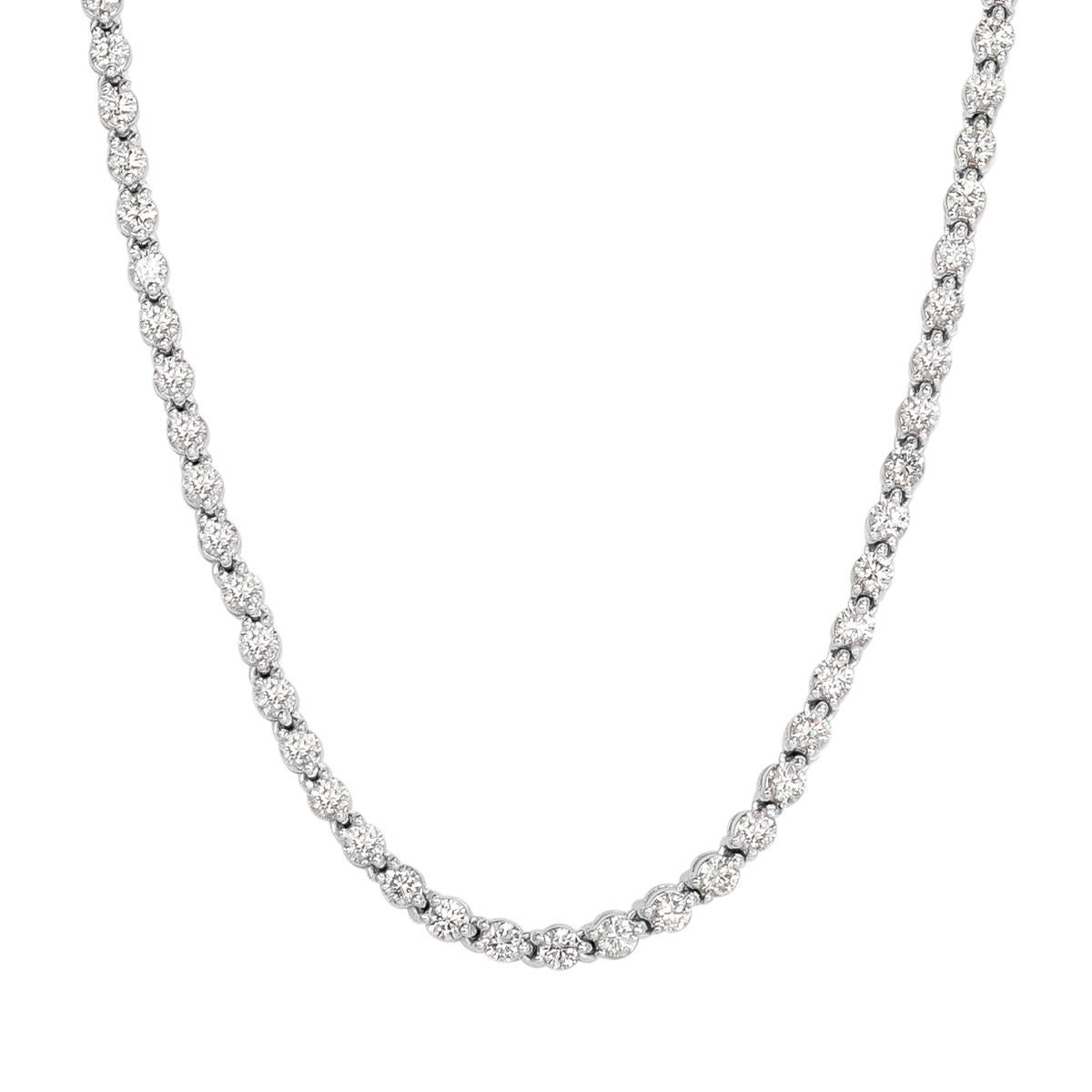 Ce superbe collier tennis en diamants met en valeur 7,58ct de diamants ronds de taille brillante classés aux qualités supérieures de F-G en couleur, SI1-SI2 en clarté. Elles sont assorties à la perfection et serties dans une monture classique à
