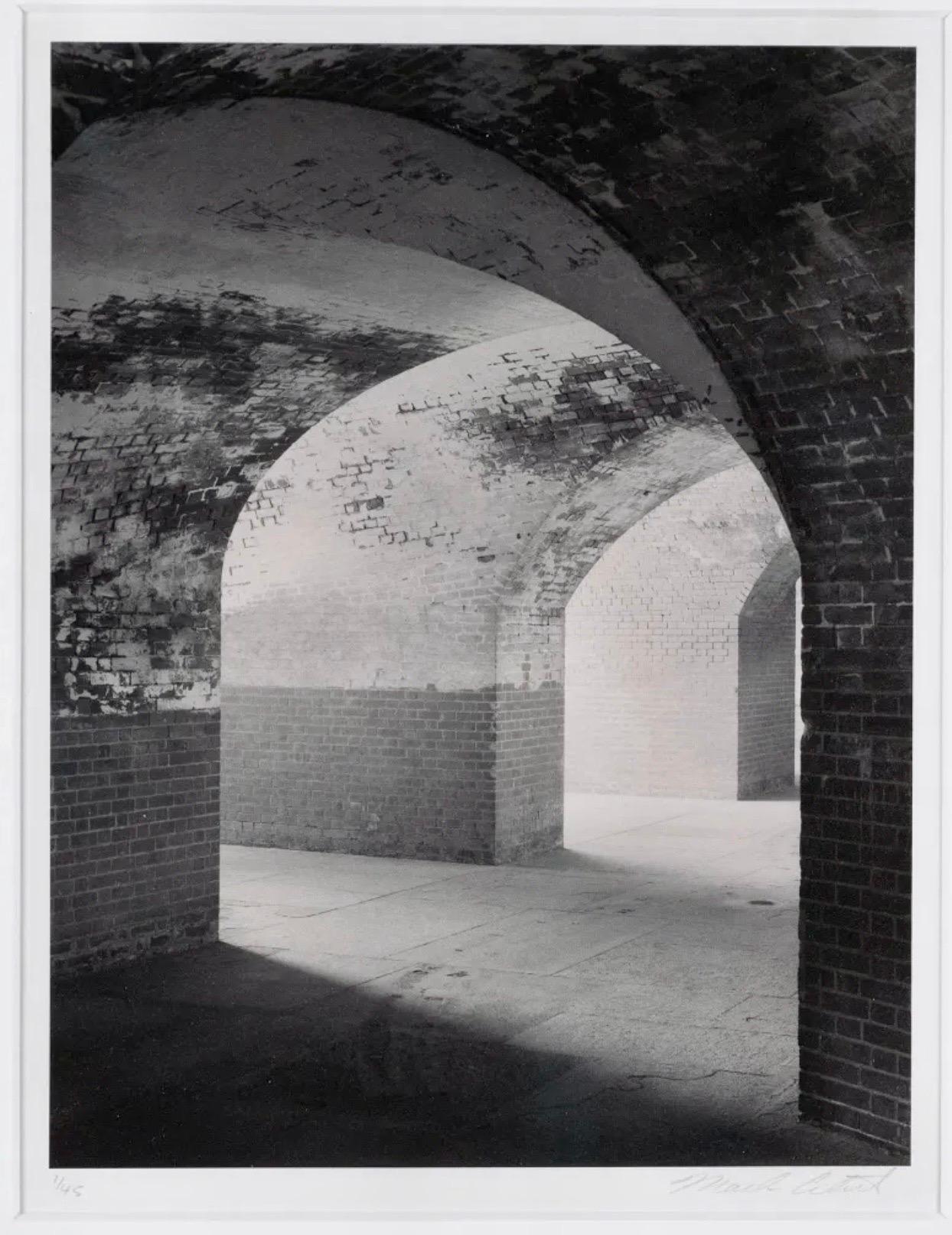 Architektonische Gelatinesilberdruck Pergamentfotografie Mark Ciret Vintage Foto – Photograph von Mark Citret