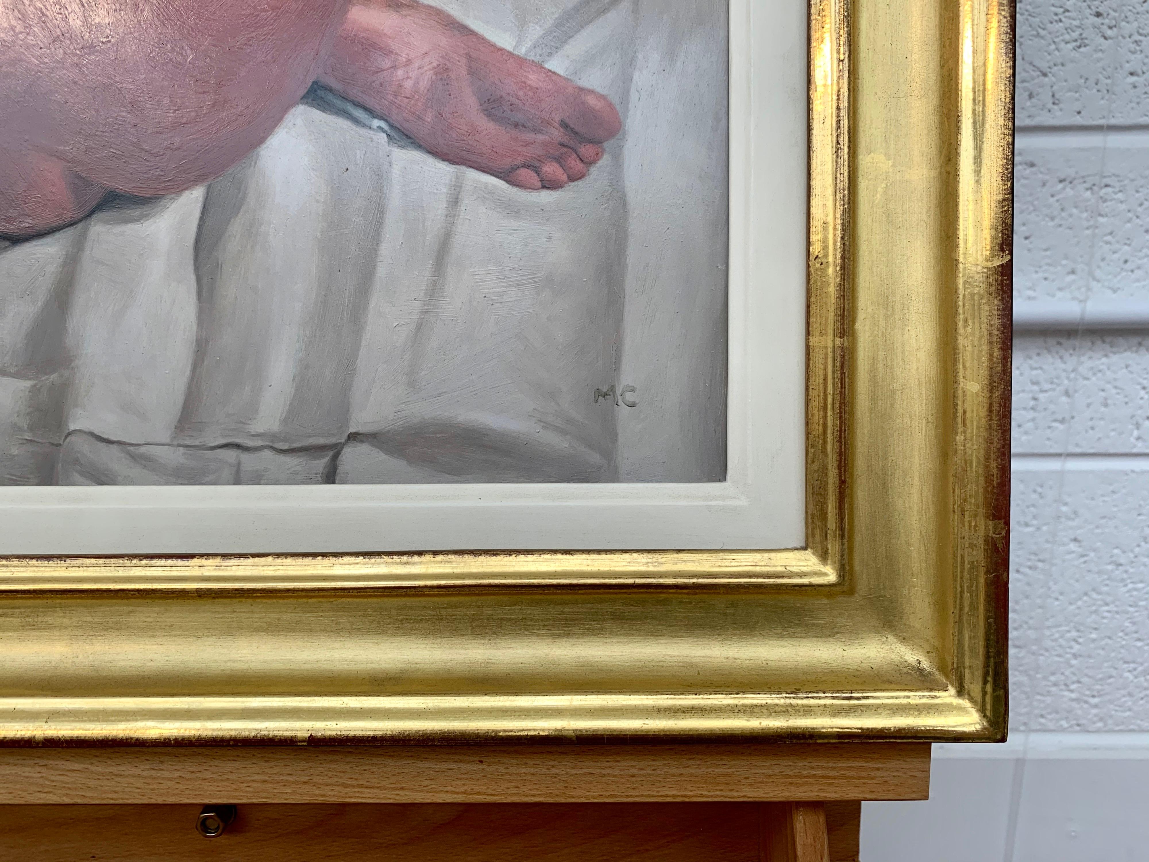 Peinture à l'huile d'une femme blonde nue sur un lit par un artiste britannique contemporain en vente 1