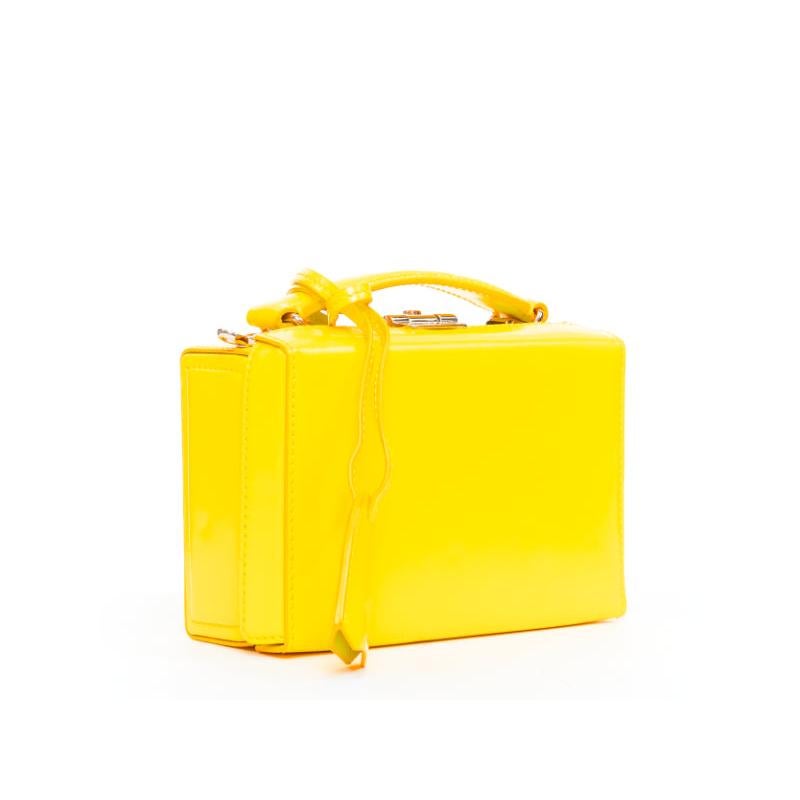 Giallo Mark Cross Grace 18, borsa crossbody in pelle di vitello lucida e argento, con scatola di vanità.