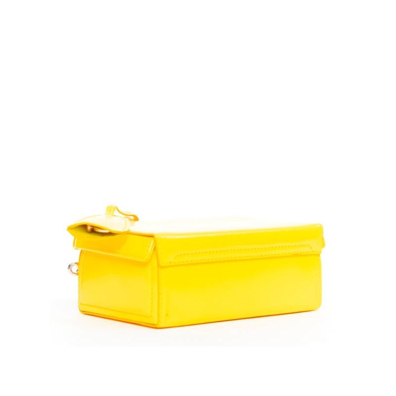 Mark Cross Grace 18, borsa crossbody in pelle di vitello lucida e argento, con scatola di vanità. 1