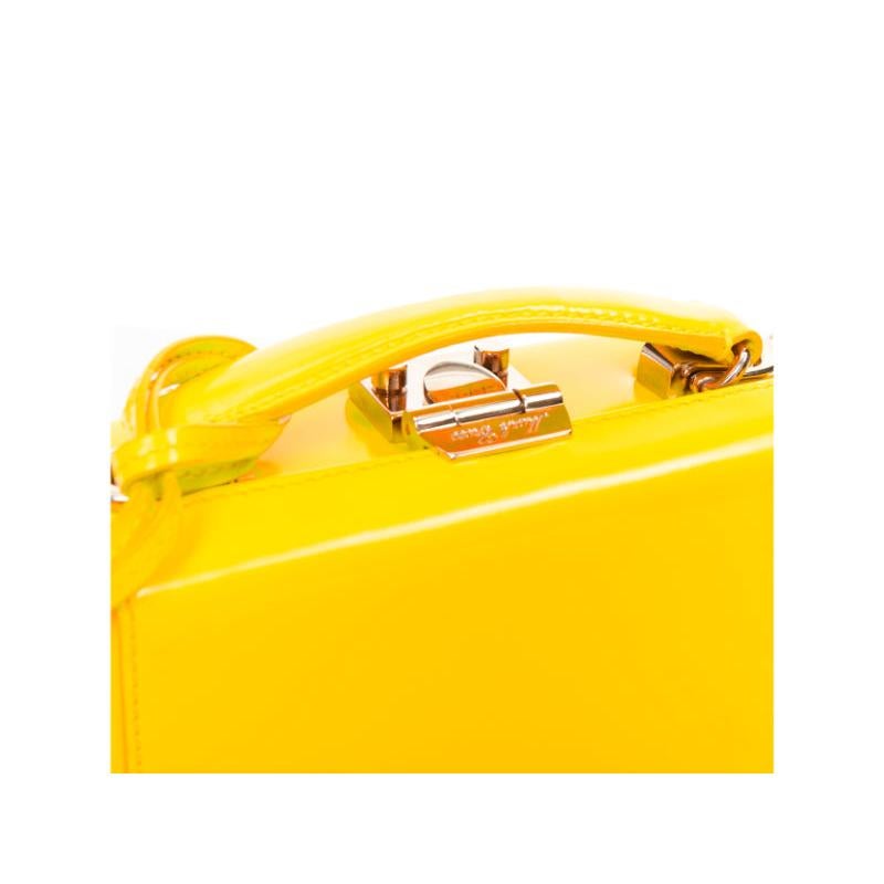 Mark Cross Grace 18, borsa crossbody in pelle di vitello lucida e argento, con scatola di vanità. 2