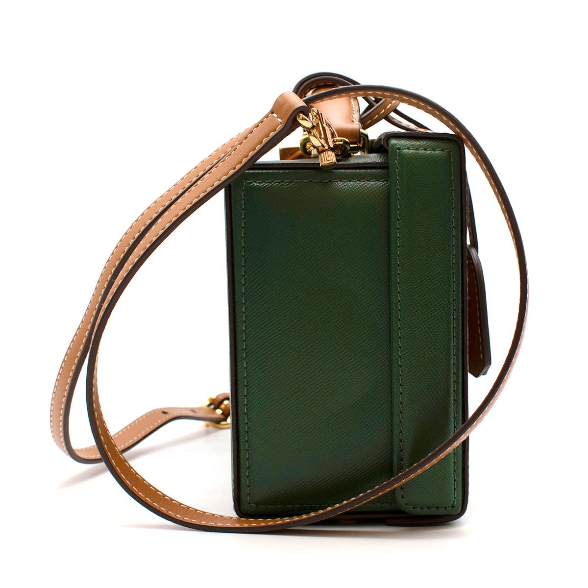Mark Cross Green Textured Leather Small Grace Box Bag

- Structured box silhouette 
- An interior zip pocket
- Adjustable and detachable leather crossbody strap
- Logo-engraved push-lock closure
- Detachable key hood
- Protective metal feet
- Gold