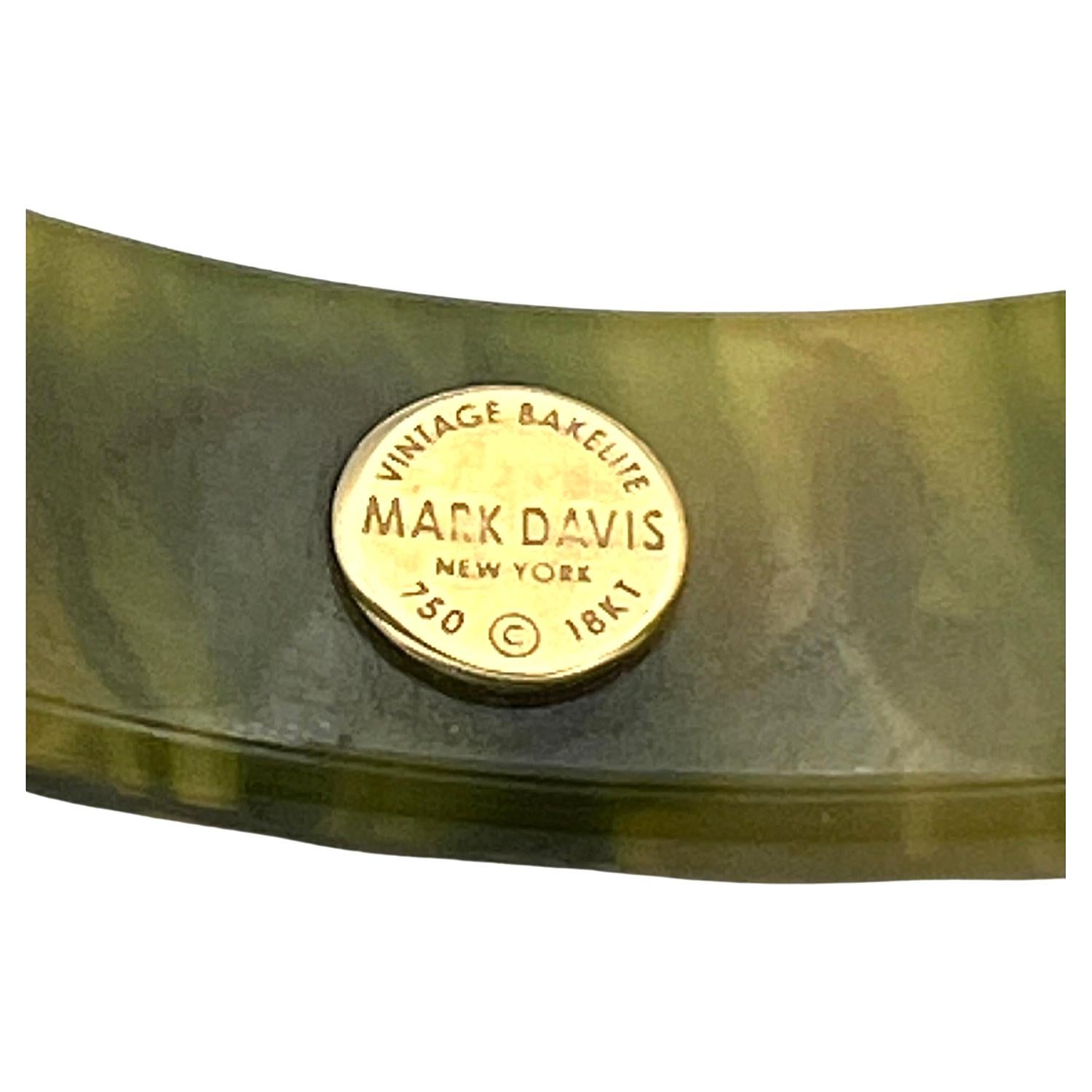 Mark Davis 18k Gold Diamond Sapphire Peridot Green Bakelite Bangle In Excellent Condition In Palm Beach, FL