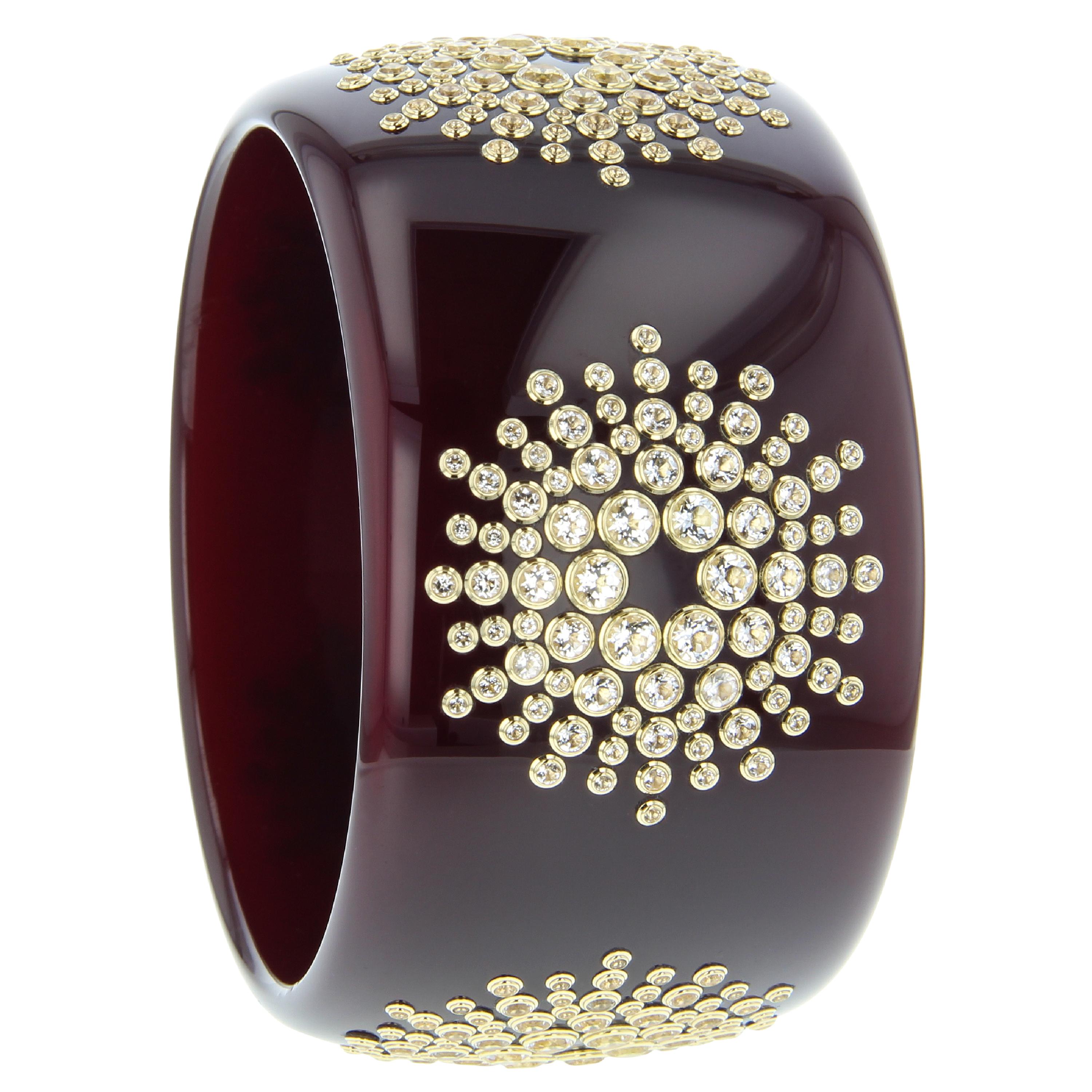 Contemporary Mark Davis Vintage Bakelite Bangle with Fine White Topaz in 18 Karat Yellow Gold