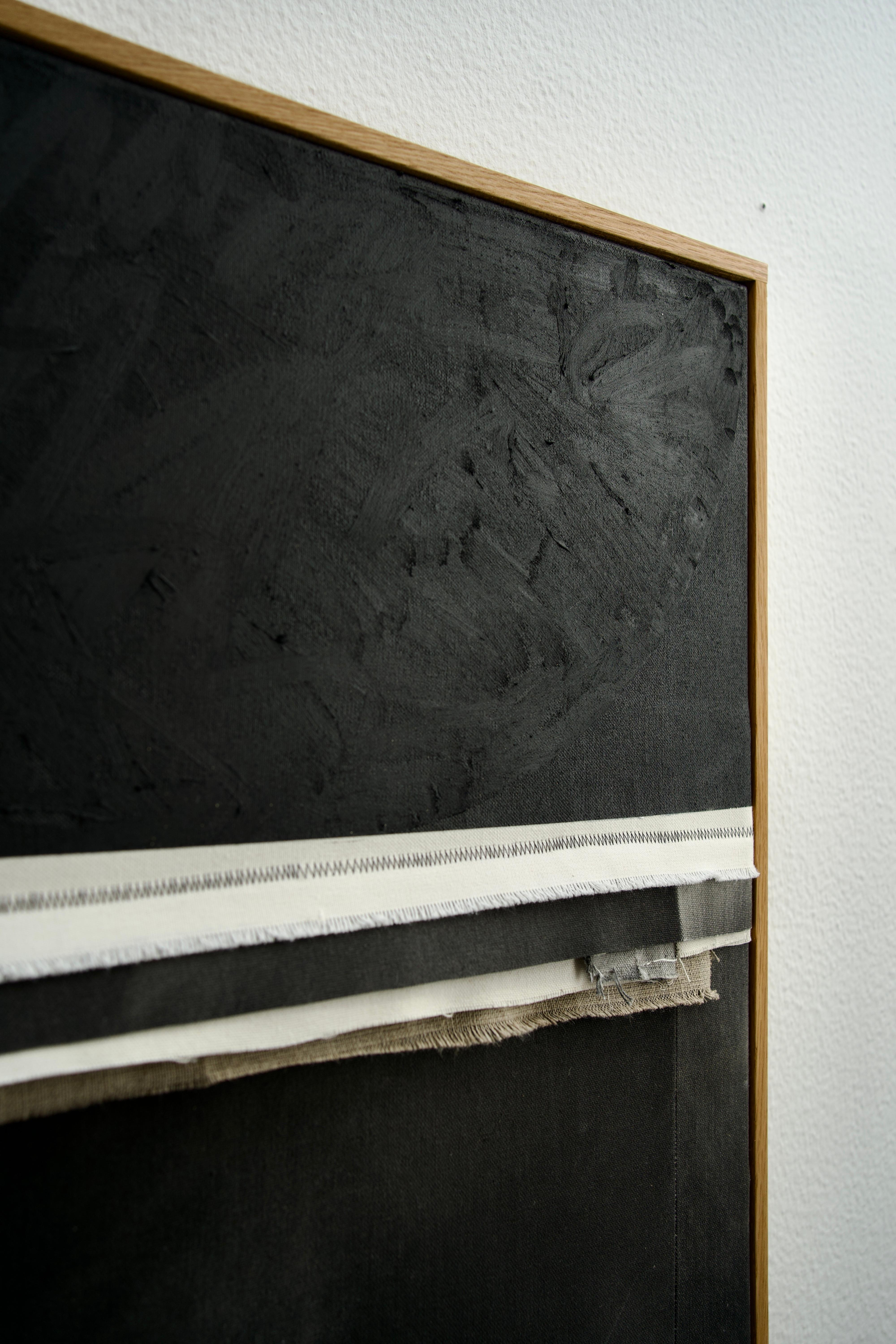 Mark Ebert Løvendahl Minimalistisches Abstraktes Schwarzes Gemälde auf Baumwoll-Leinwand im Angebot 4