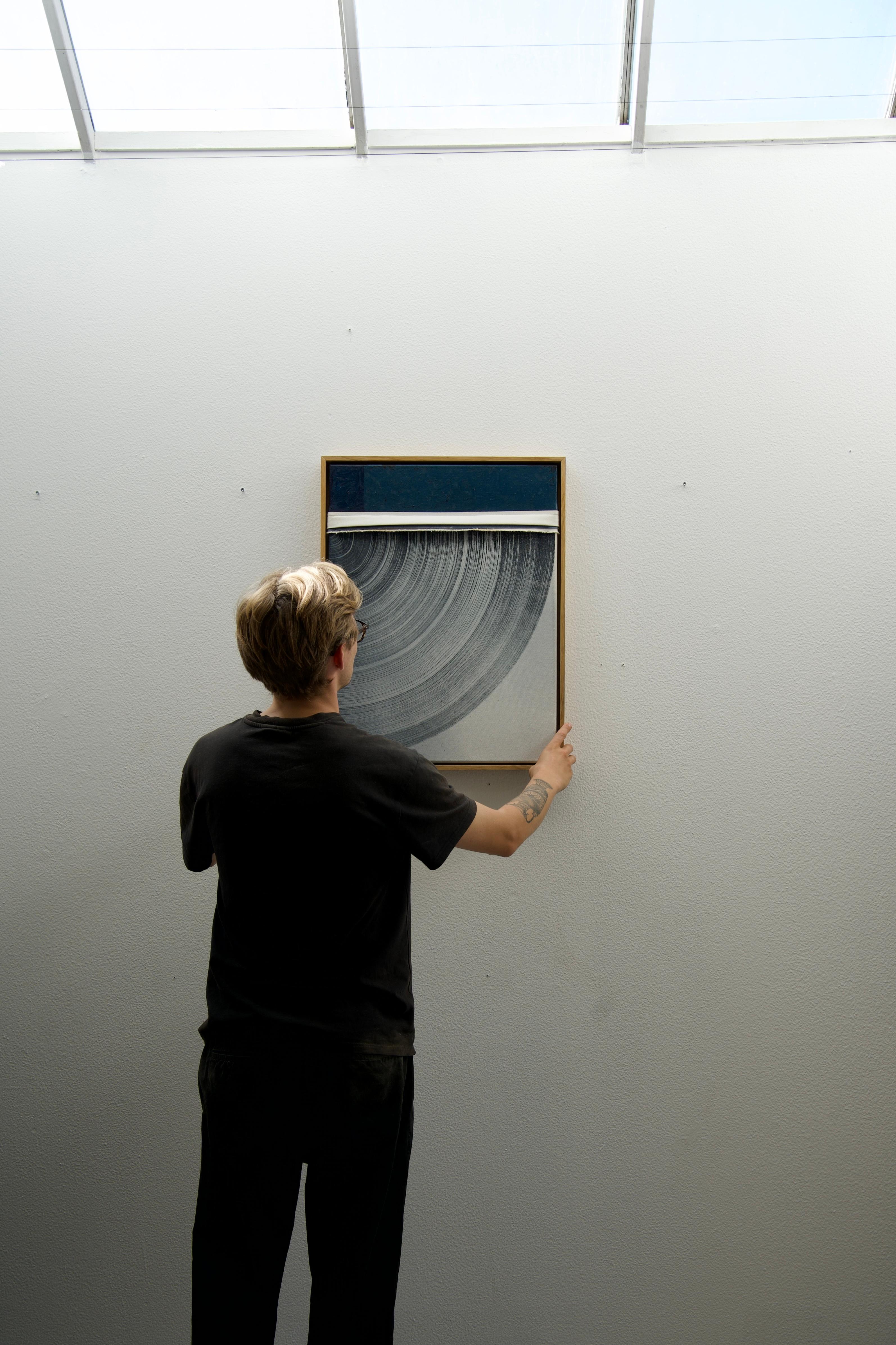 Mark Ebert Løvendahl Peinture abstraite minimaliste sombre sur toile de coton en vente 5
