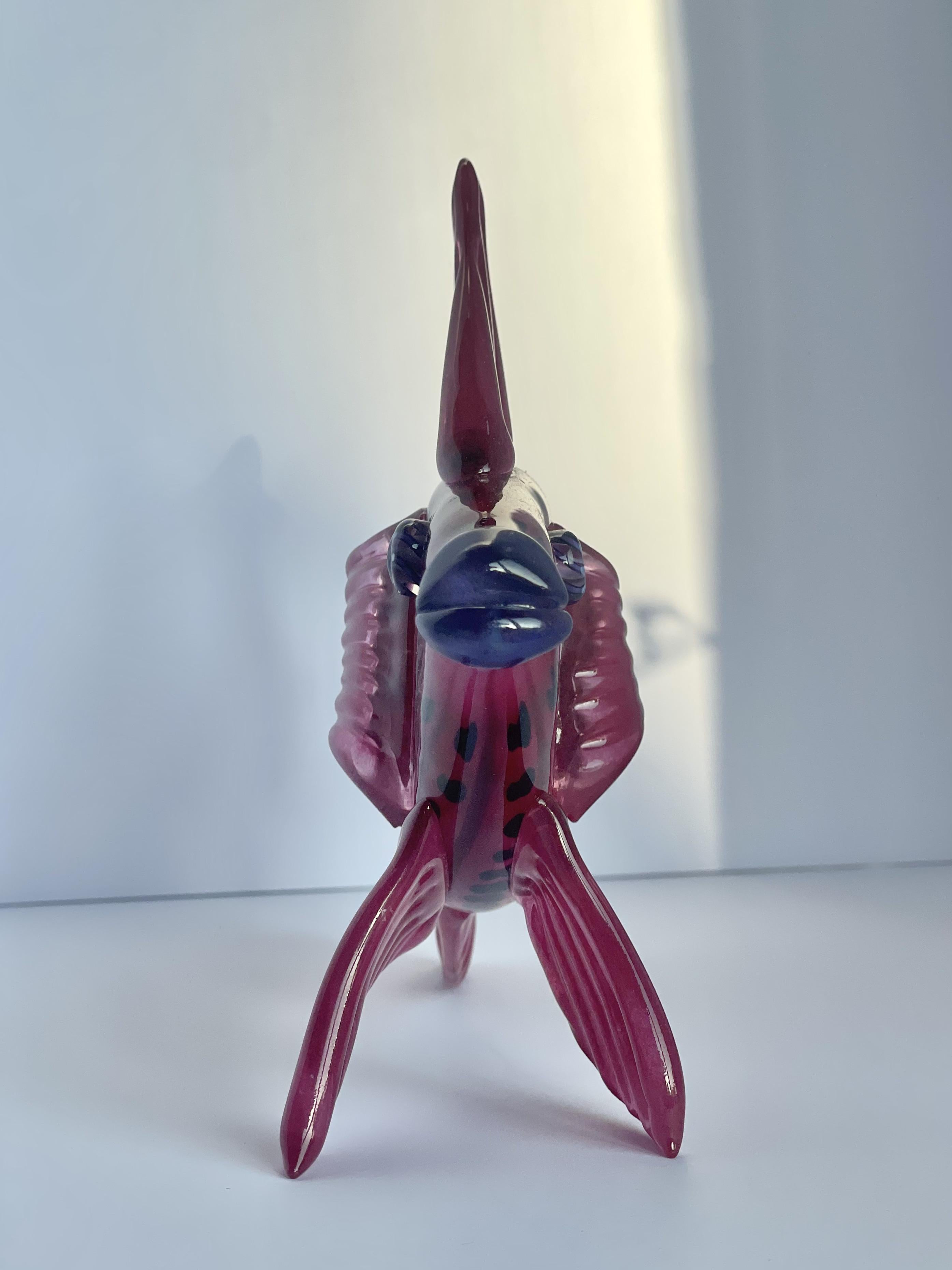 Escultura de pez de cristal de Murano Mark Eckstrand - Fucsia y negro, ojo de murrina Estadounidense en venta