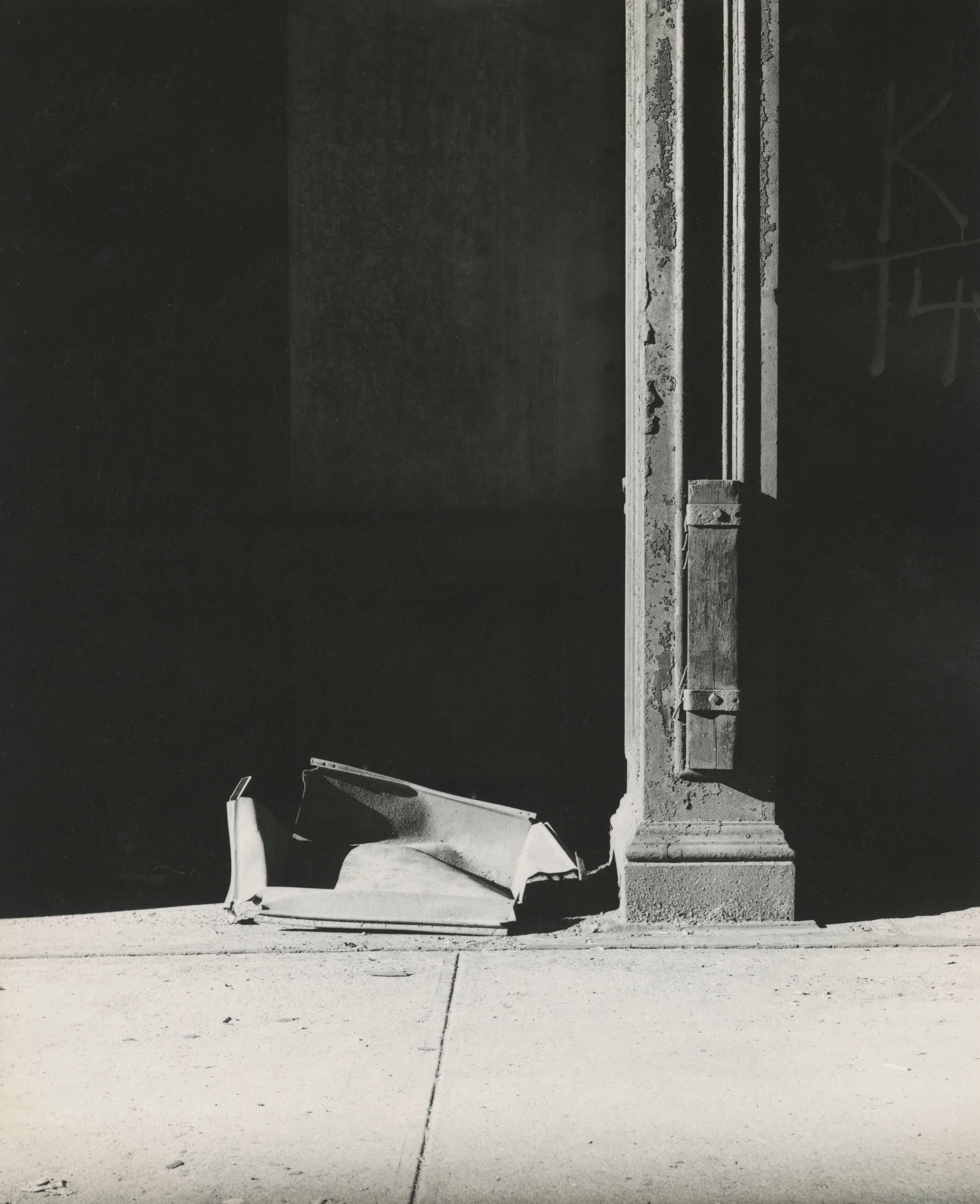 Mark Feldstein Black and White Photograph - untitled, black and white print of NYC sidewalk and exterior architecture
