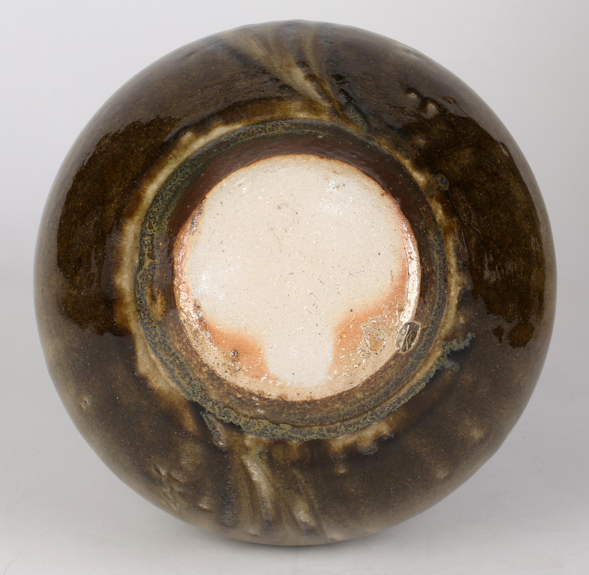 Mark Griffiths Vaso Studio Pottery grande a due manici con erbe in vendita 8
