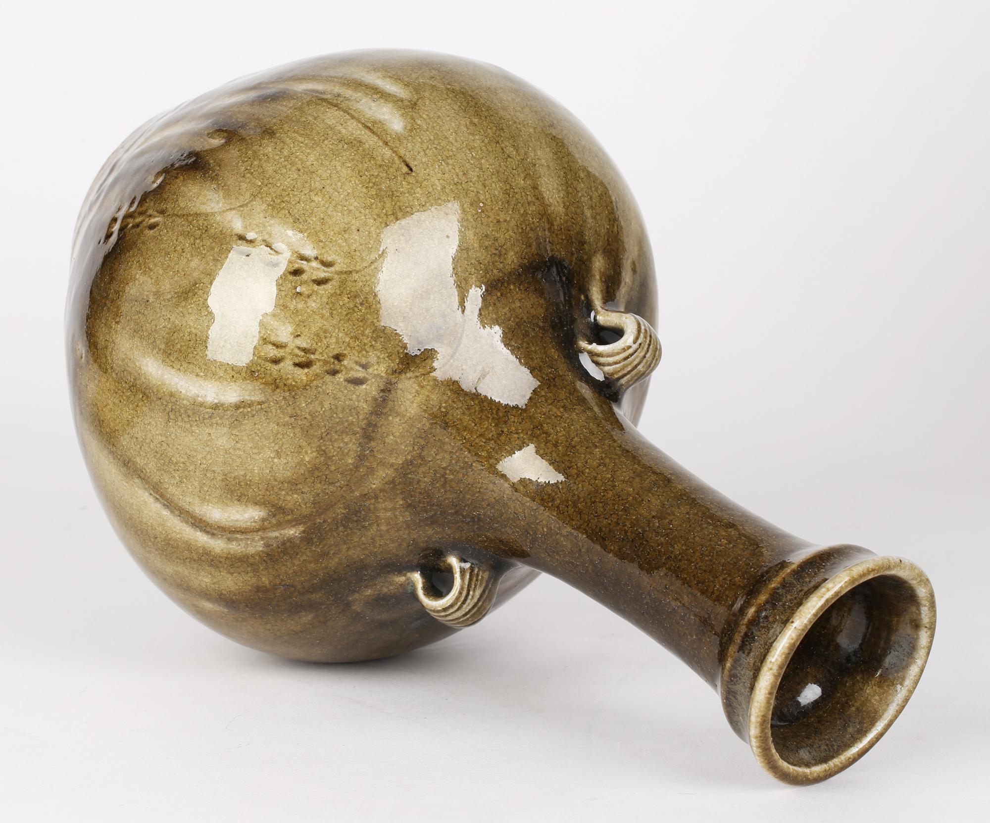 Mark Griffiths Vaso Studio Pottery grande a due manici con erbe in vendita 1