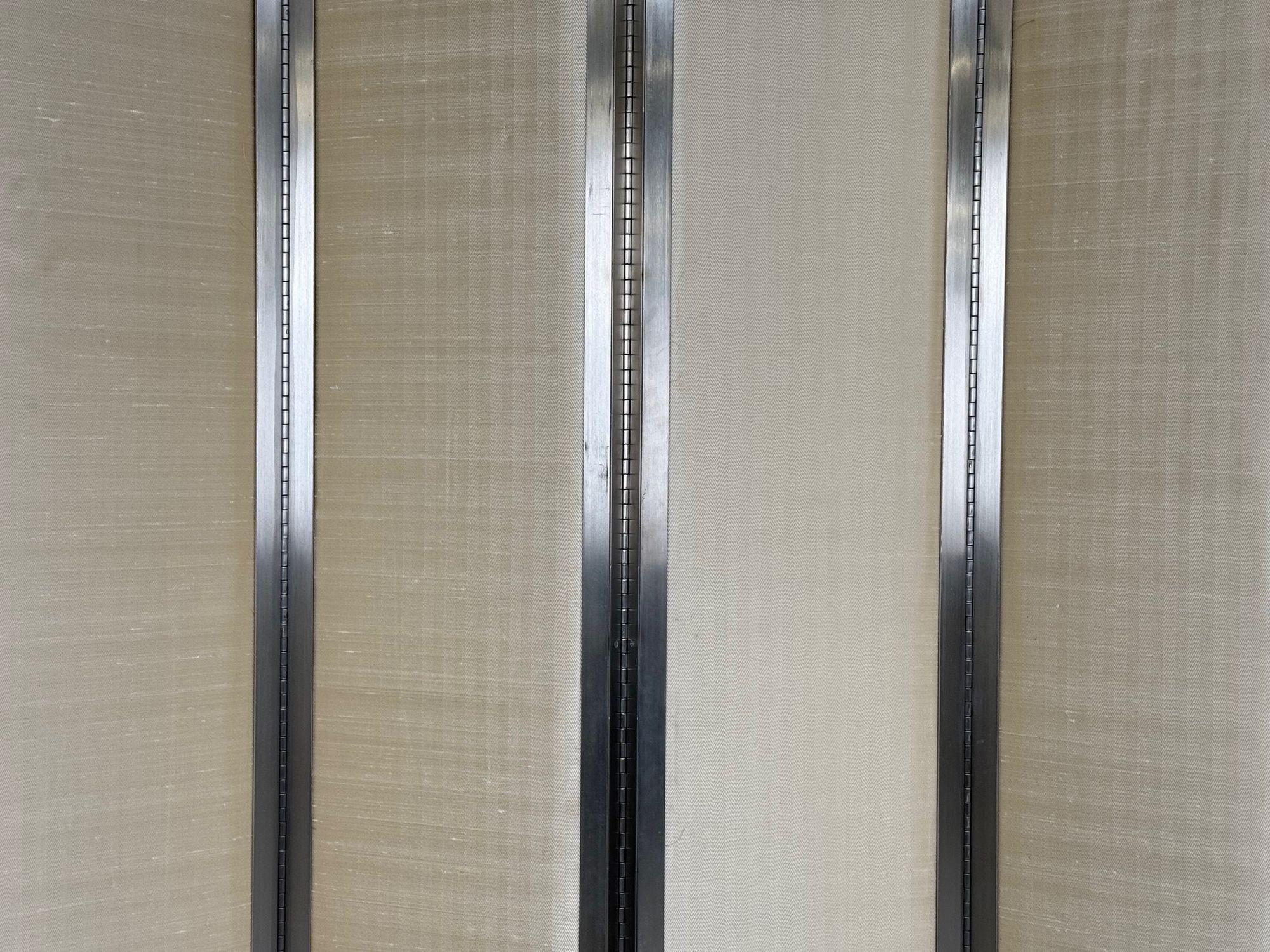 Mark Hampton, Divisori per ambienti moderni in acciaio e tessuto, USA, anni '80 ca. In condizioni buone in vendita a Manhasset, NY