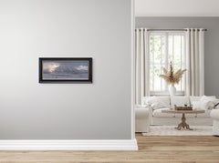 „Out in the Cold“ – Öl-Landschaftsgemälde mit Schneehütte und Bergen