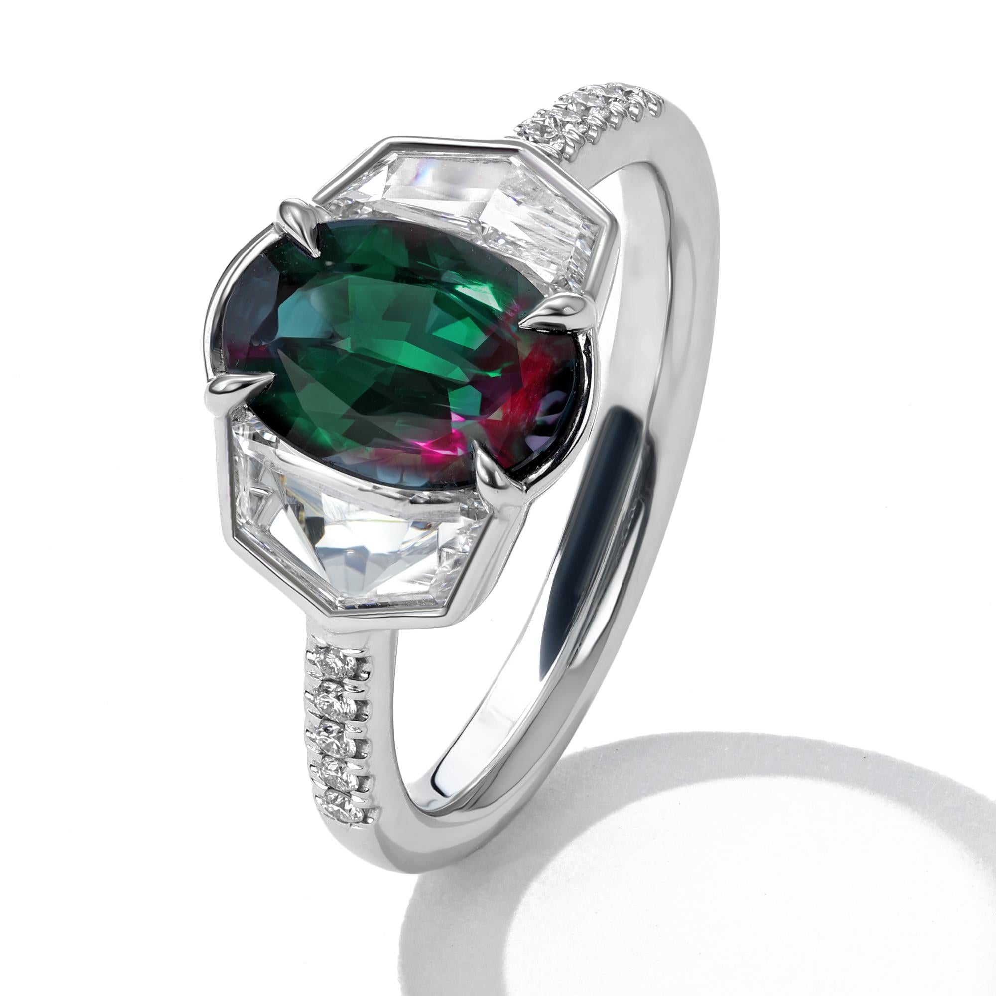 Metal: 18kt Gold
Alexandrite Weight: 1.64 ct.
Cadillac Diamond Weight: 1.02 ct.
Round Diamond Weight: 0.07 ct.
*Alexandrite is Brazilian Origin