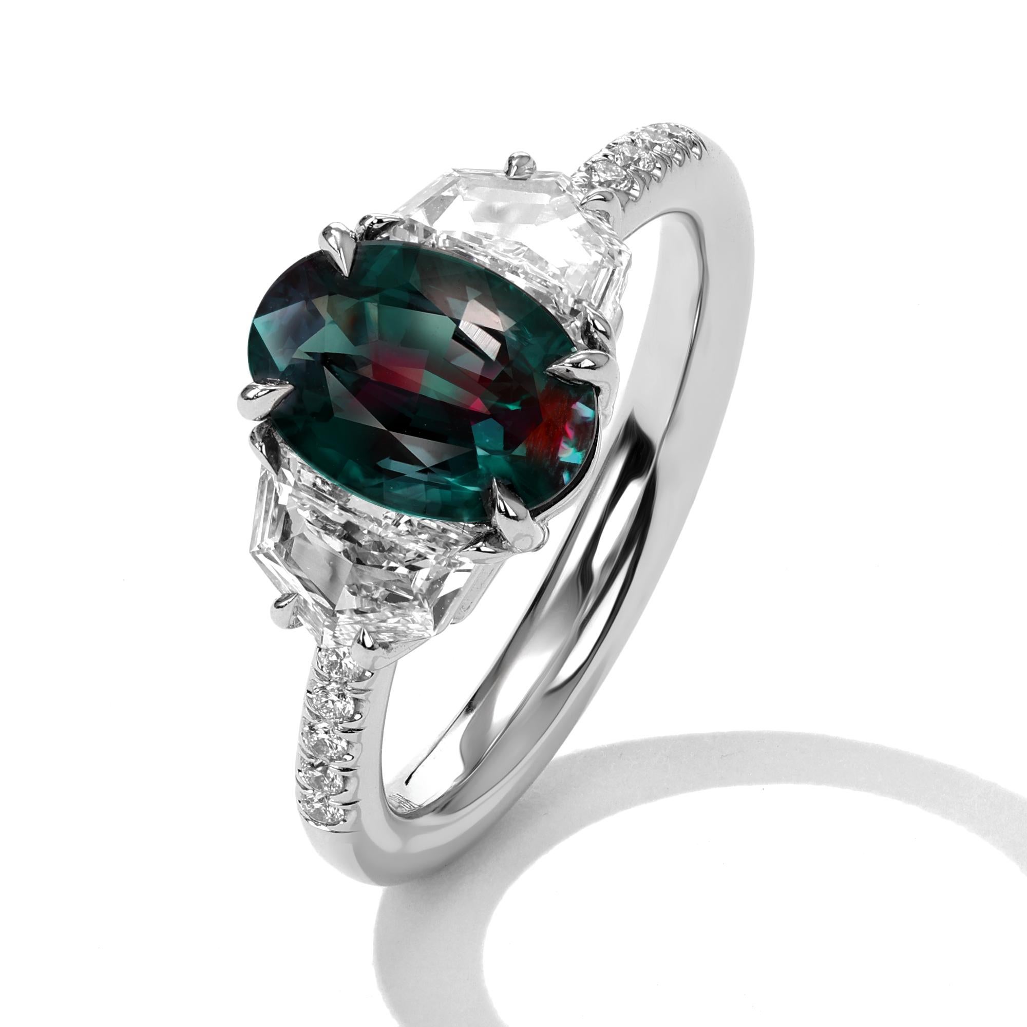 Metal: 18kt Gold
Alexandrite Weight: 1.76 ct.
Cadillac Diamond Weight: 0.93 ct.
Round Diamond Weight: 0.09 ct.
Certificate: Gubelin #20111043
*Alexandrite is Brazilian Origin