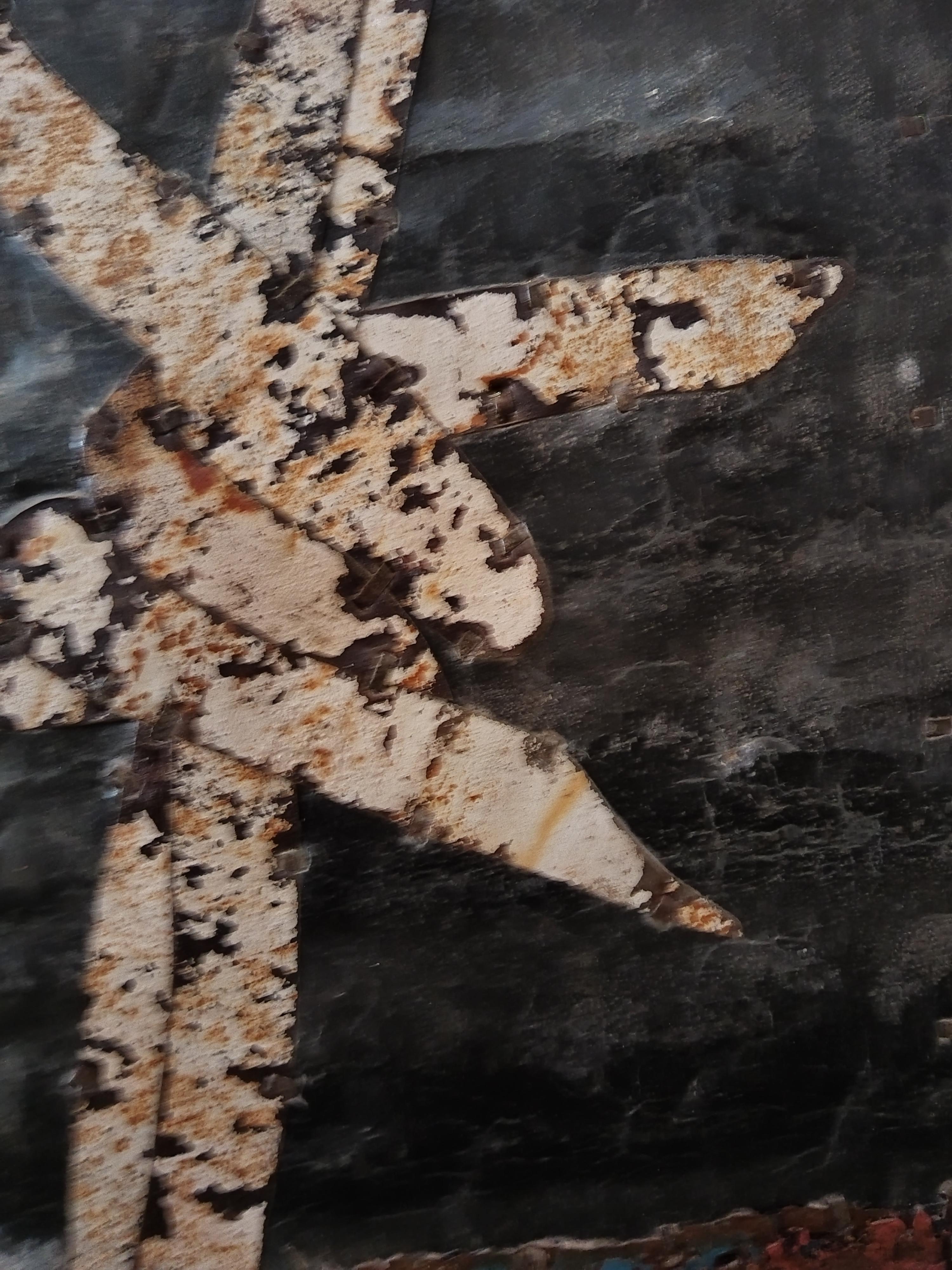 Composizione astratta figurativa in metallo arrugginito 