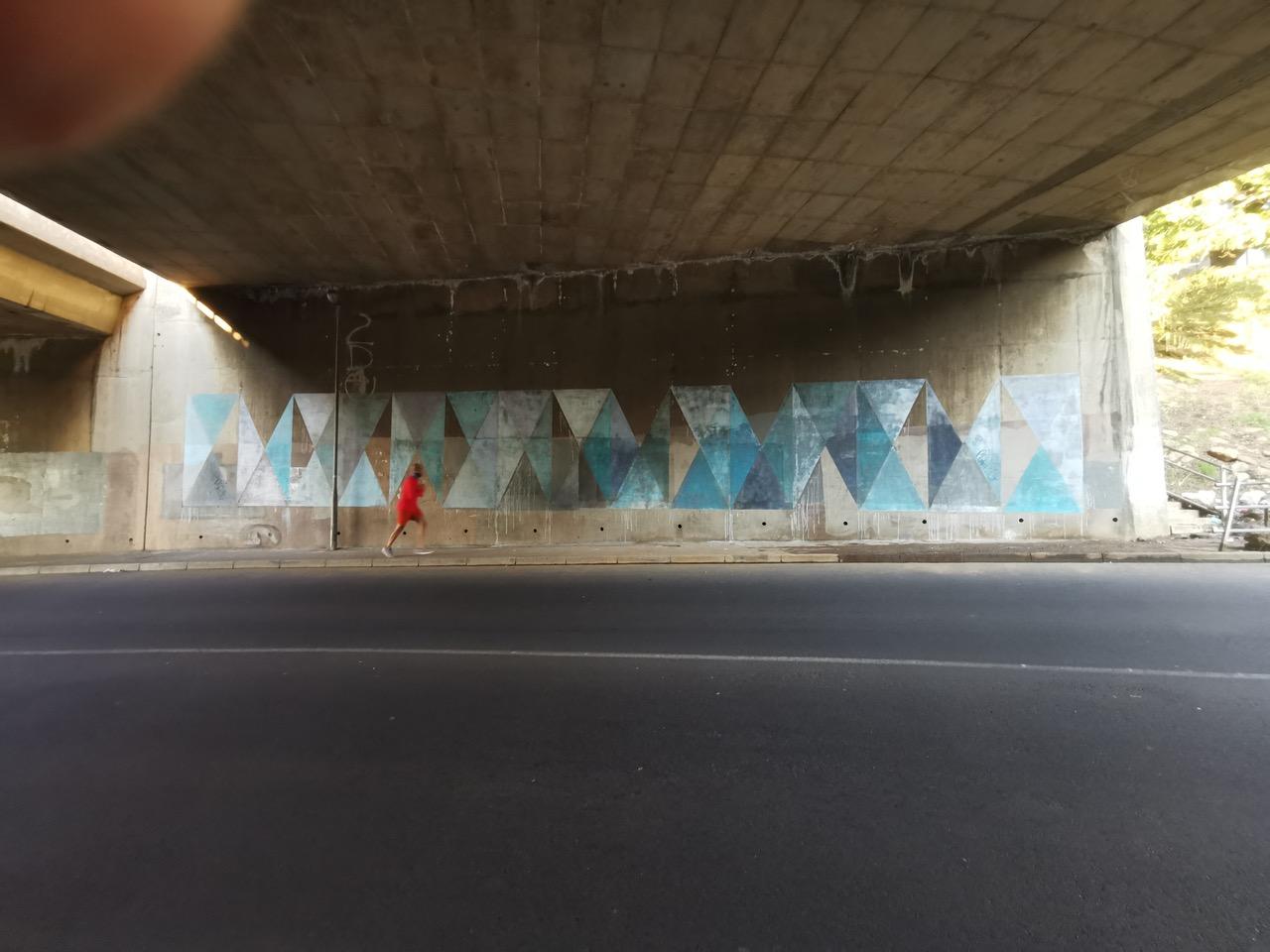 Grande peinture abstraite à l'huile et technique mixte « Turquoise Tunnel » - Painting de Mark Hilltout