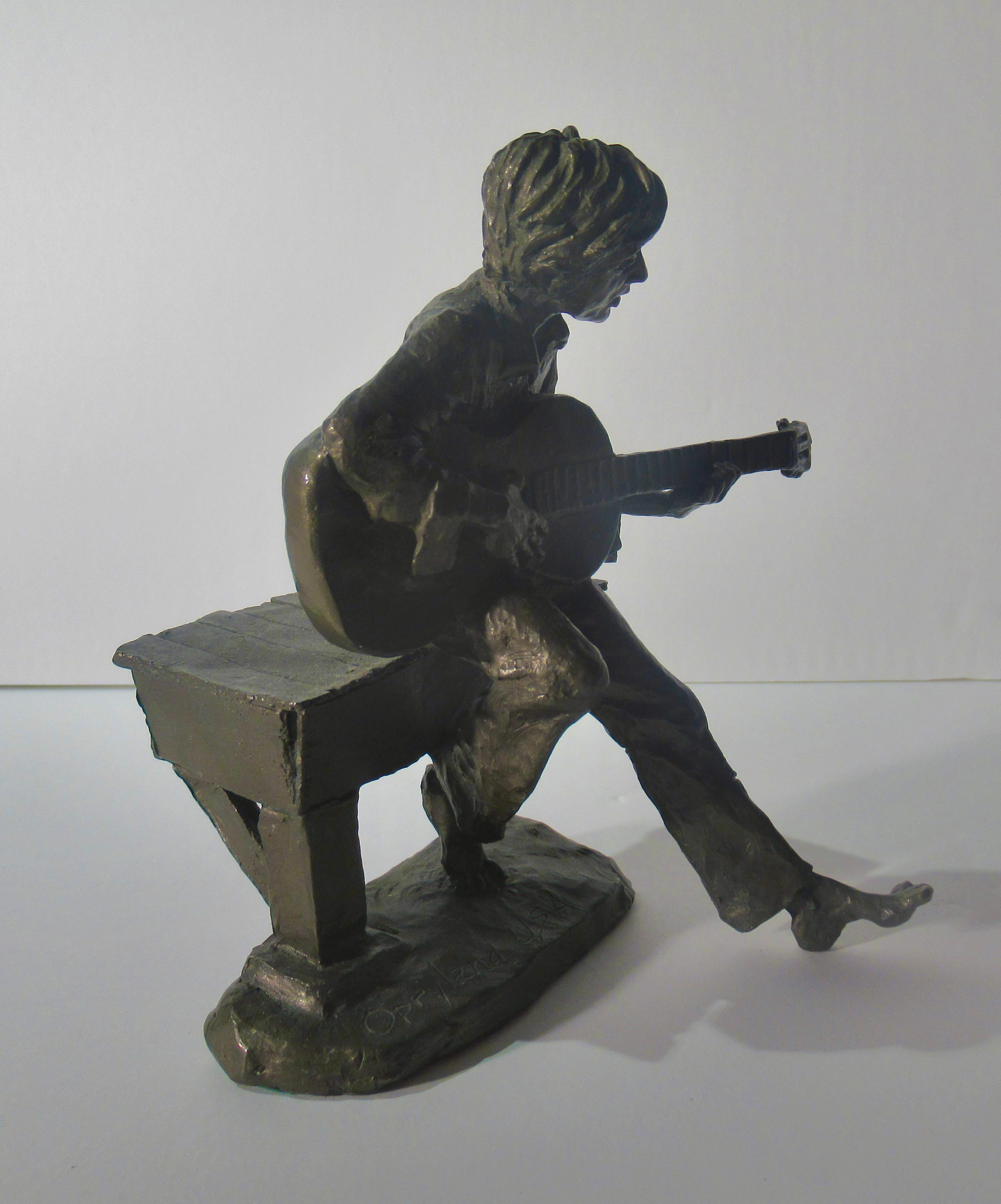 Opryland U.S.A (The Guitar Player) - Or Figurative Sculpture par Mark Hopkins