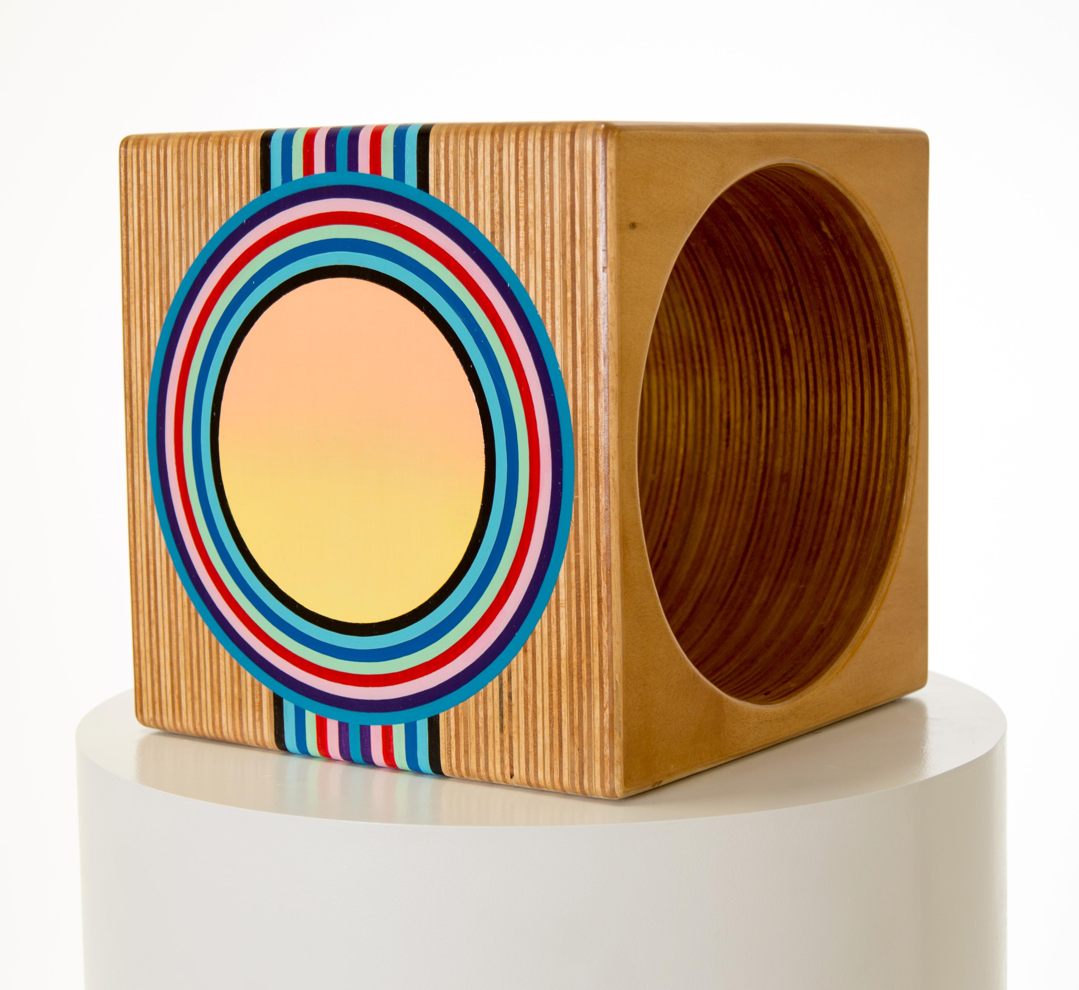 Cube en bois - Sculpture de Mark Knoerzer