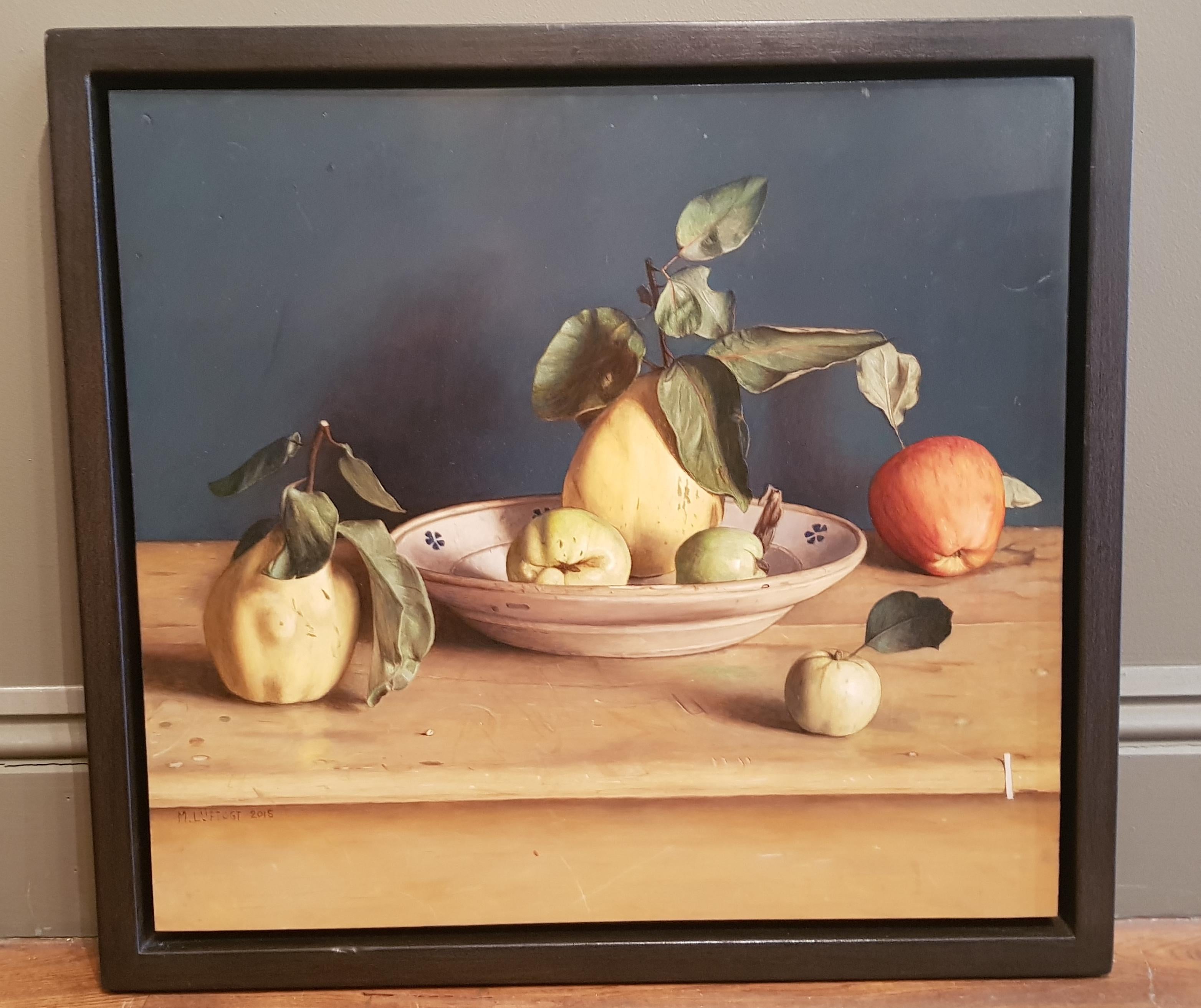 „Quinces & Apples“ Stillleben mit Obstpfanne in einer Schale von Mark Lijftogt  im Angebot 1