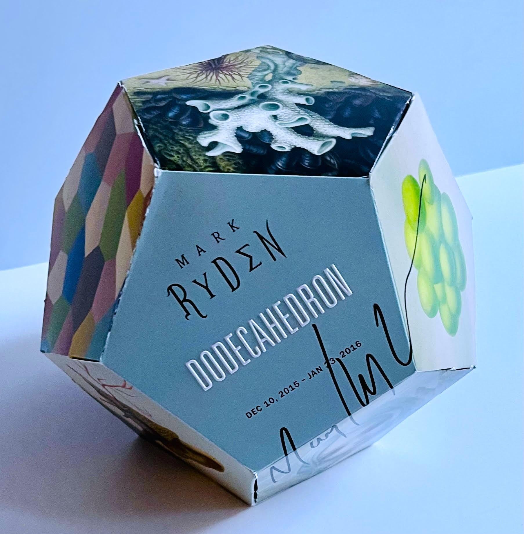 Invitation en 2 parties formant un dodecahedron en 3D signé à la main par Mark Ryden à Kasmin en vente 5