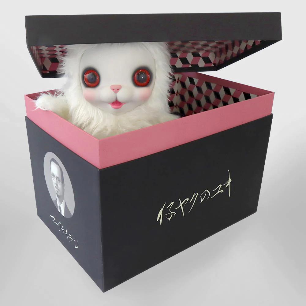 MARK RYDEN - YUKI THE YOUNG YAK (WHITE)
Date of creation: 2022
Medium: Plush and rubber
Edition: 500
Size: 43.20 x 30.50 x 25.4 cm
Condition: Brand new, sent inside its custom box
This is a limited edition designed by Mark Ryden and produced by