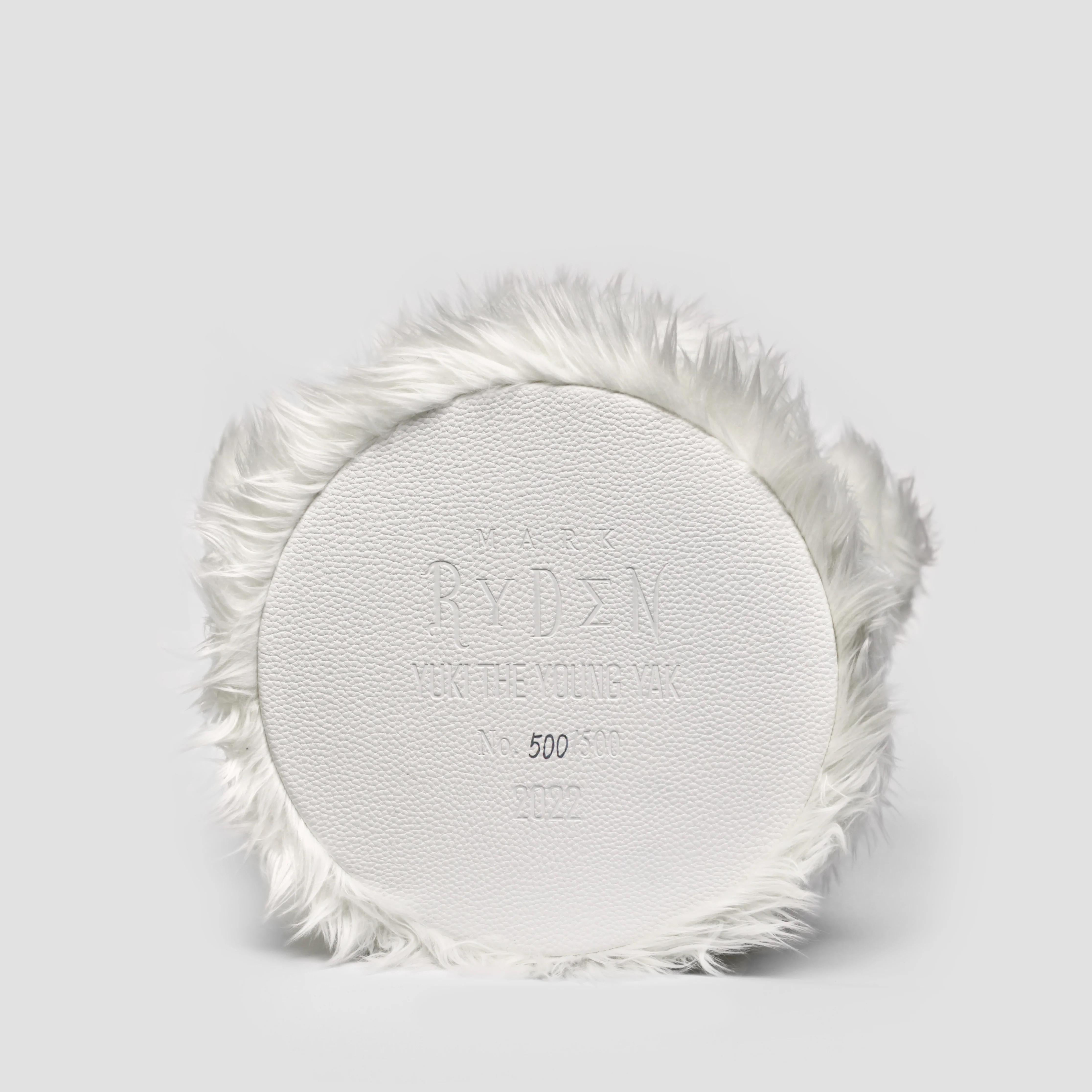 MARK RYDEN - YUKI EL JOVEN YAK (BLANCO) Surrealismo Limitado Lowbrow Art Design en venta 1